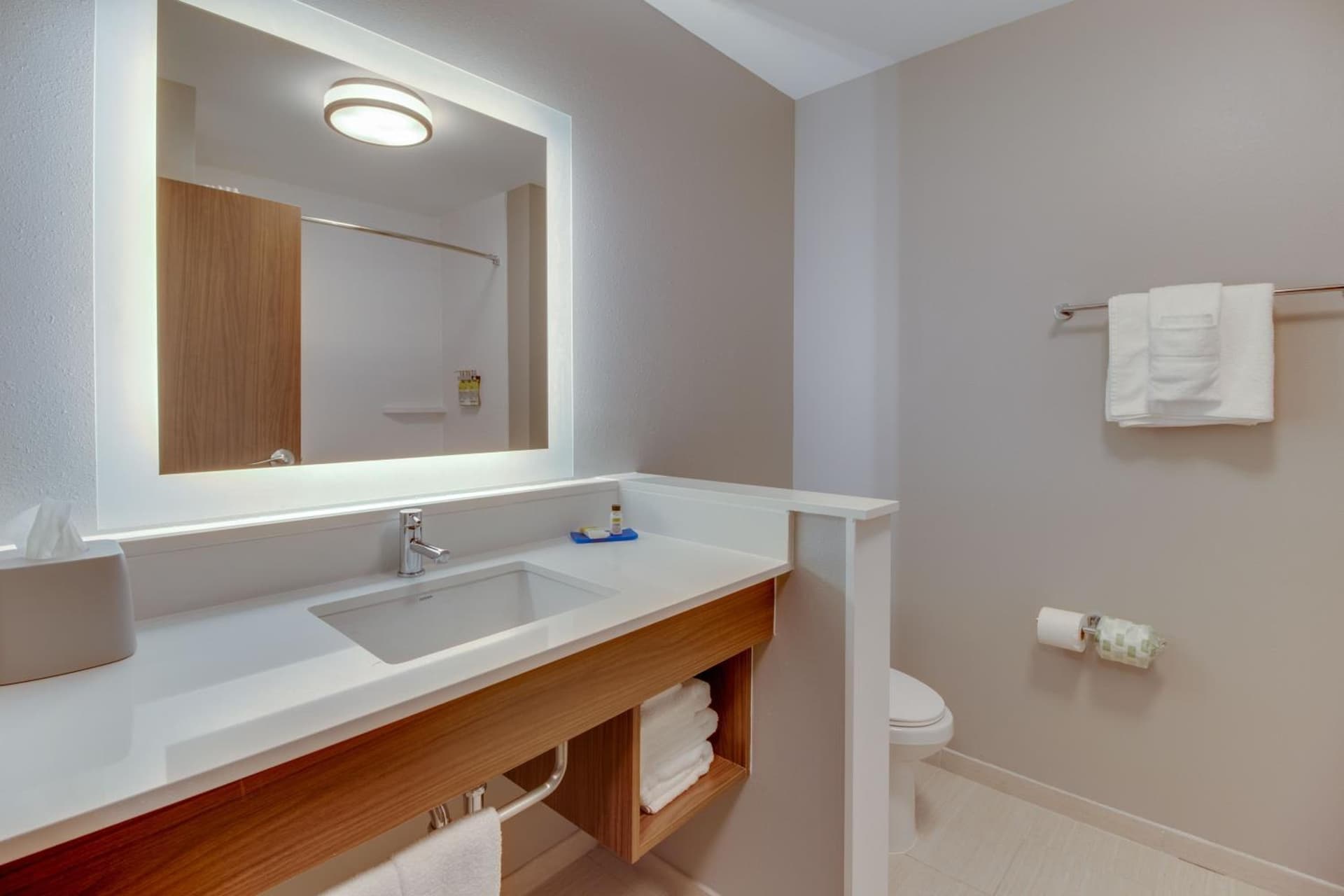 Holiday Inn Express & Suites - Union City by IHG property views in Union City, TN — gallery photo 3