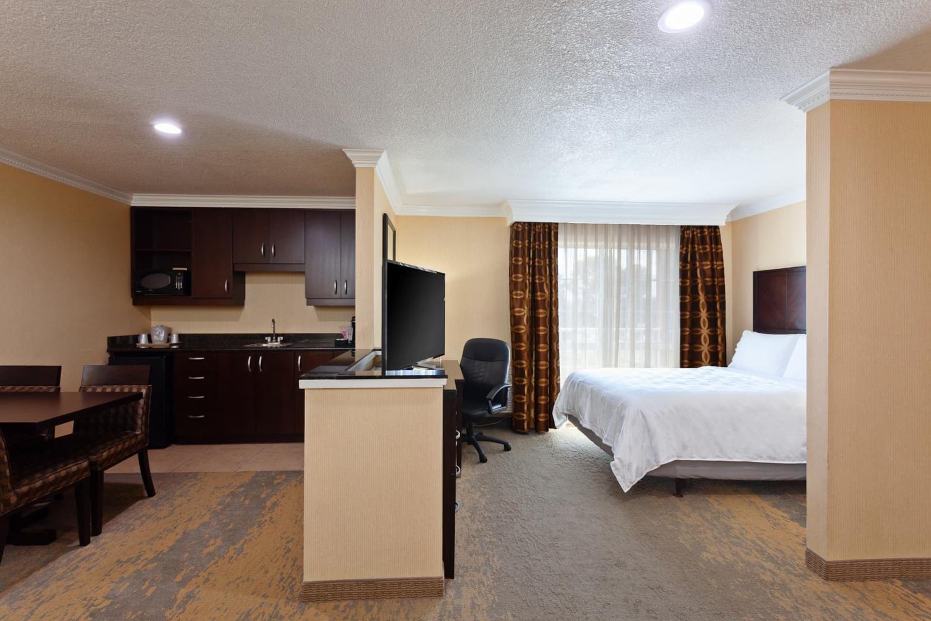 Holiday Inn & Suites San Mateo - SFO by IHG gallery photo in San Mateo, CA — image 69