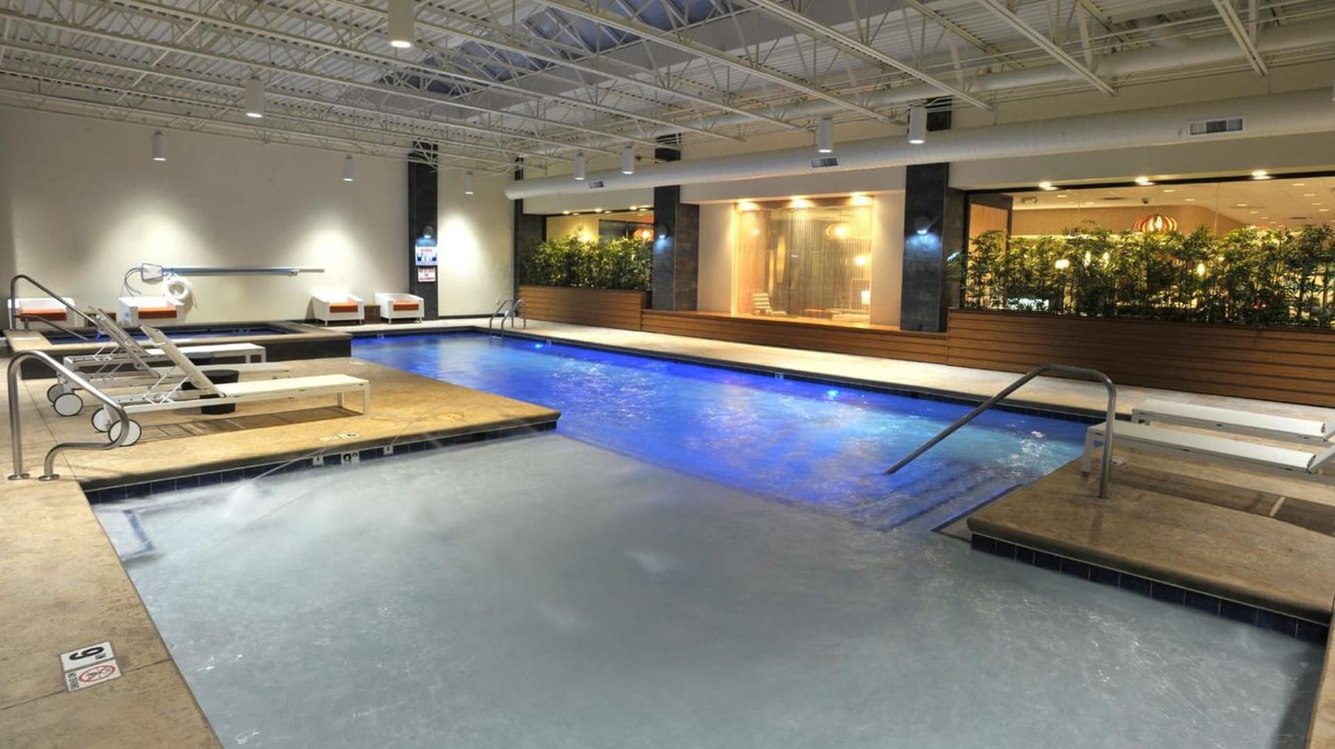 Holiday Inn and Suites Charleston West by IHG gallery photo in Charleston, WV — image 43