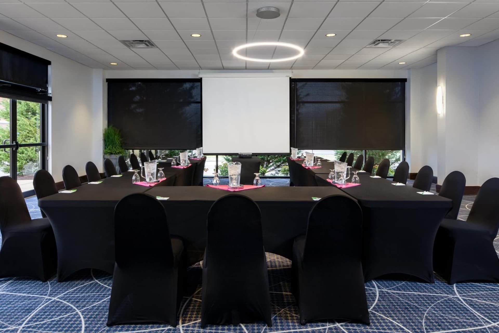 Holiday Inn and Suites Charleston West by IHG gallery photo in Charleston, WV — image 42