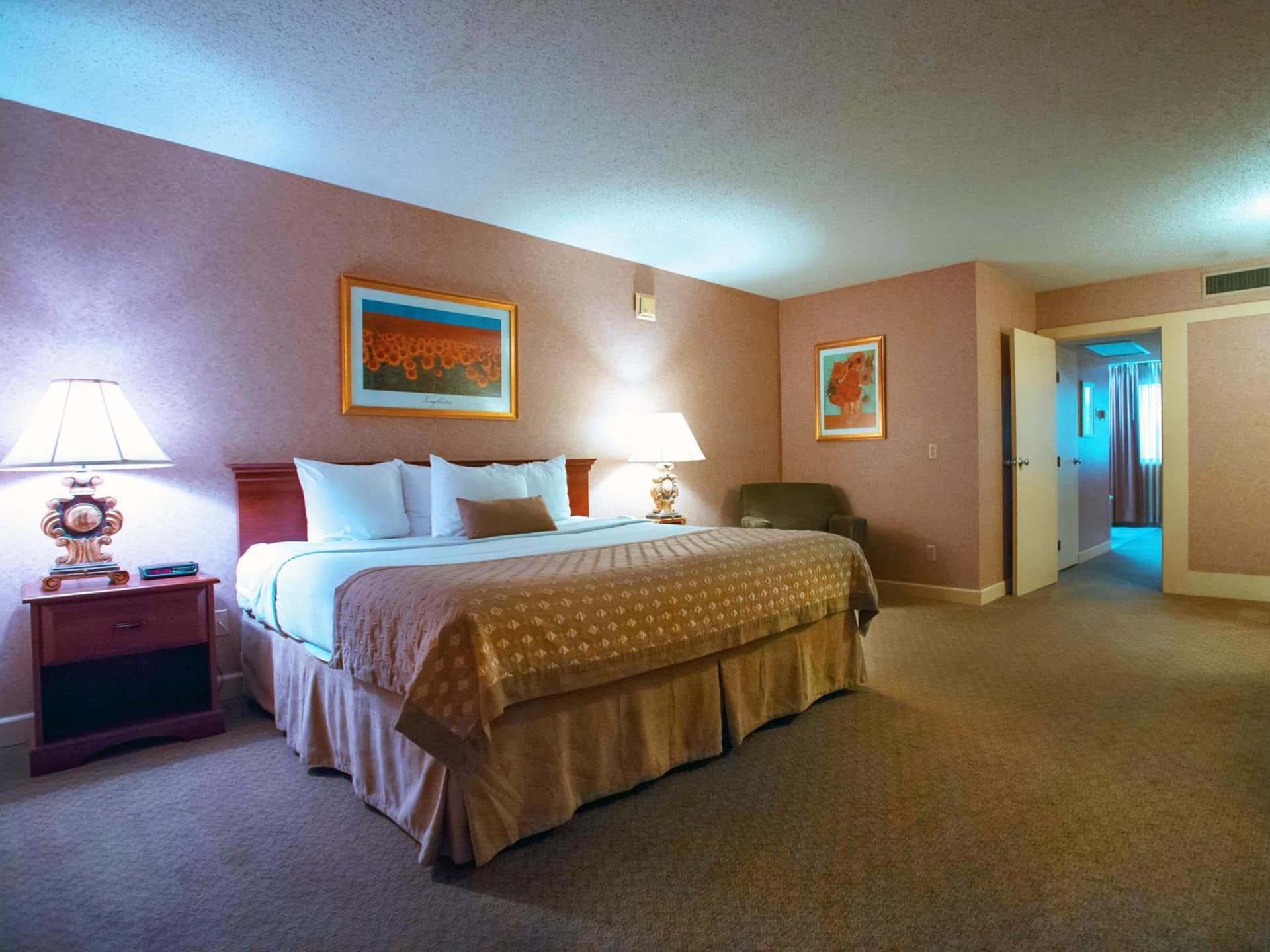 Ramada by Wyndham Topeka Downtown Hotel & Convention Center gallery photo in Topeka, KS — image 8