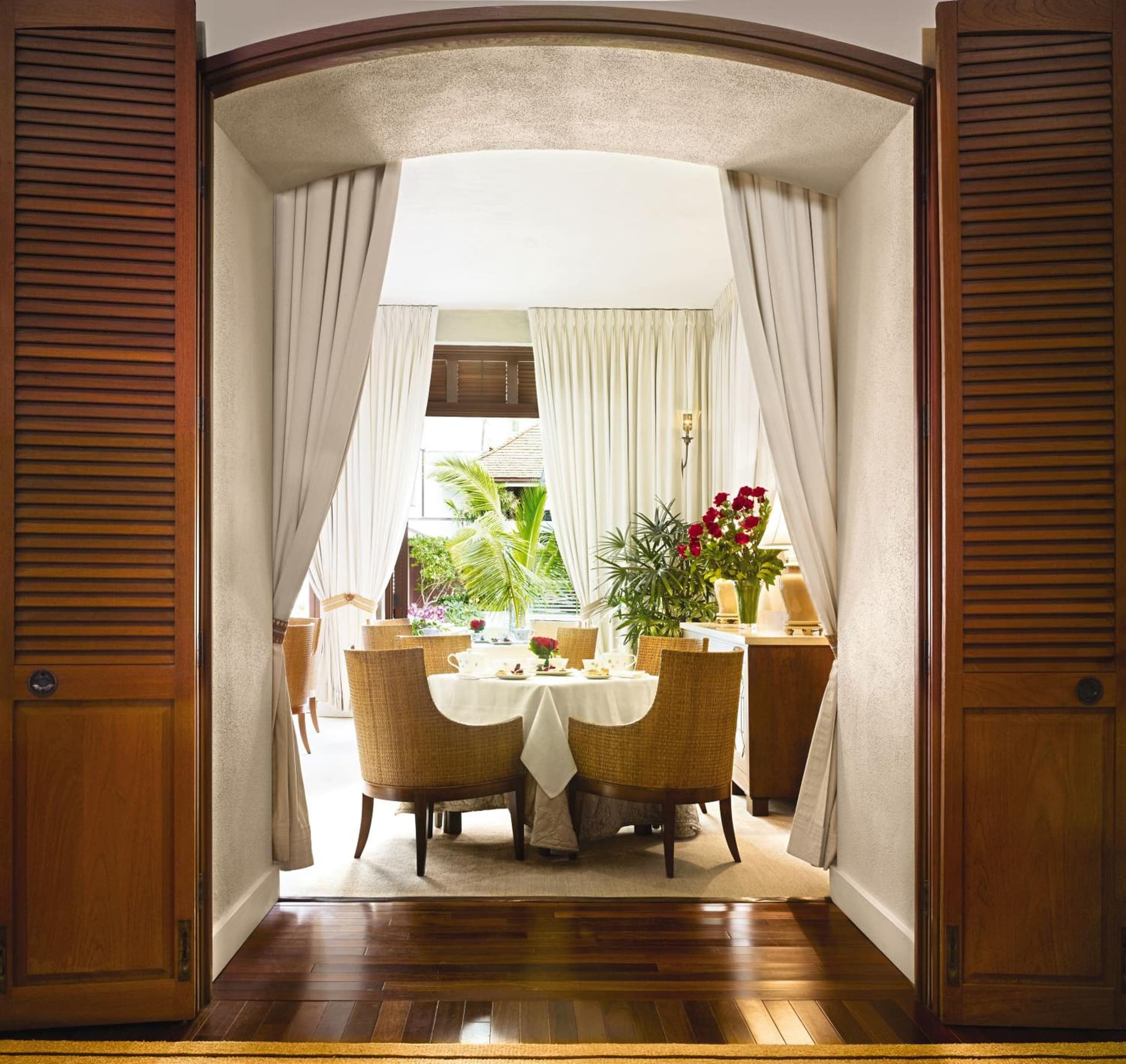Halekulani - NO RESORT FEE gallery photo in Honolulu, HI — image 46