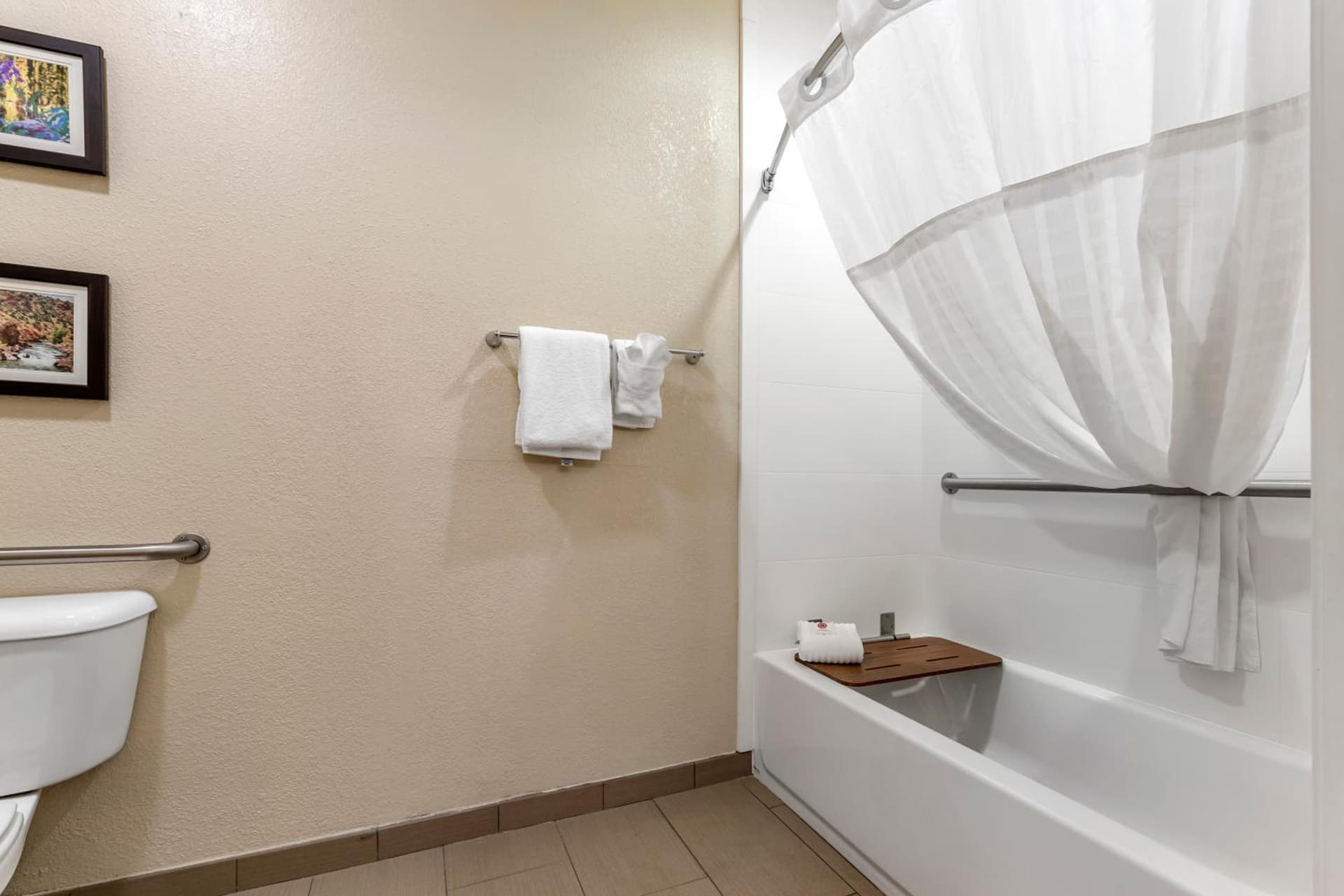 Comfort Inn & Suites Pueblo gallery photo in Pueblo, CO — image 44