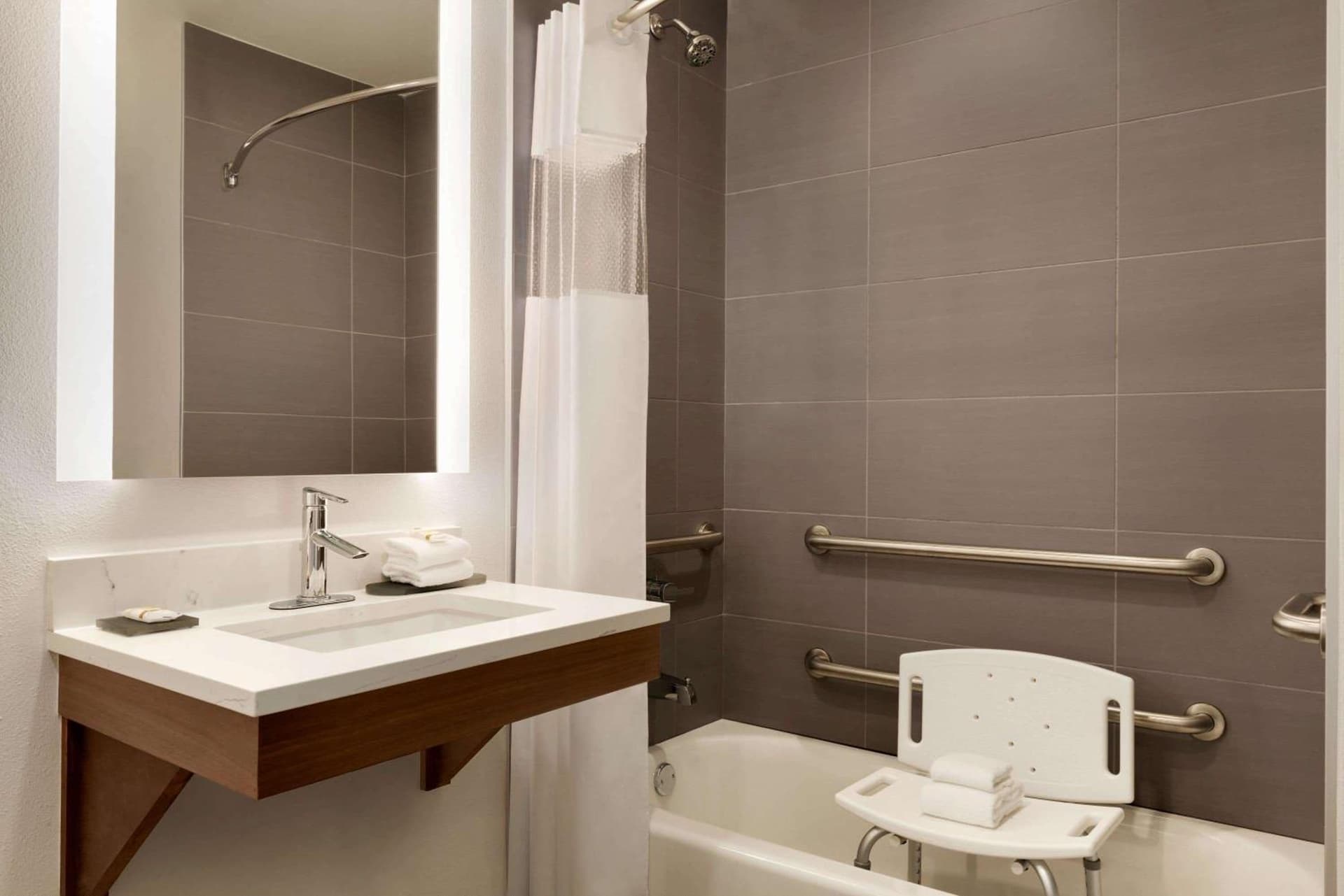 La Quinta by Wyndham San Luis Obispo gallery photo in San Luis Obispo, CA — image 36