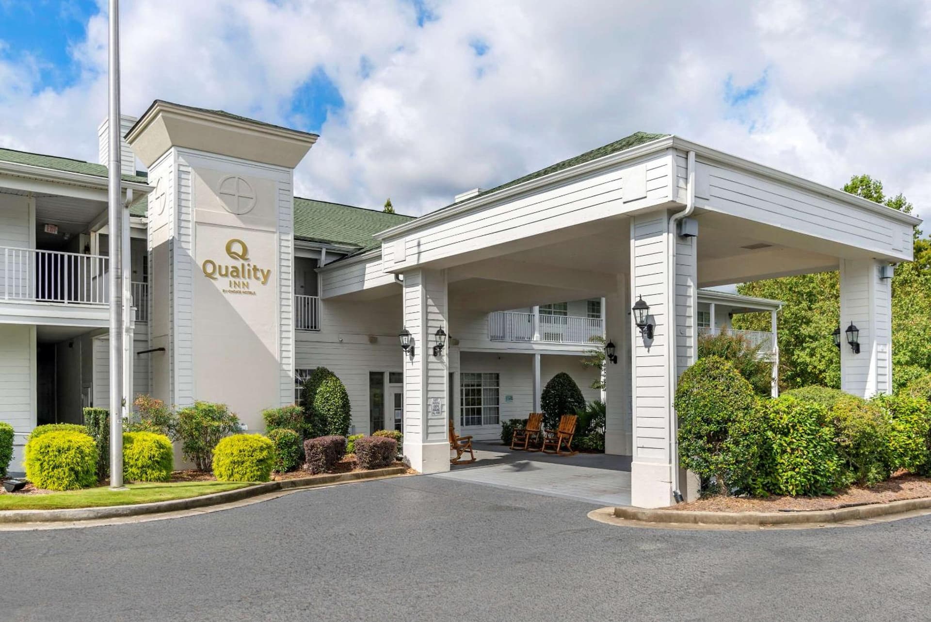 Quality Inn Fayetteville Near Historic Downtown Square property views in Fayetteville, GA — gallery photo 3