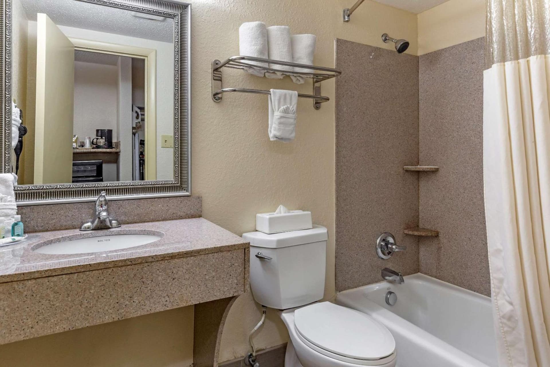 Quality Inn & Suites - Greensboro-High Point gallery photo in Greensboro, NC — image 6