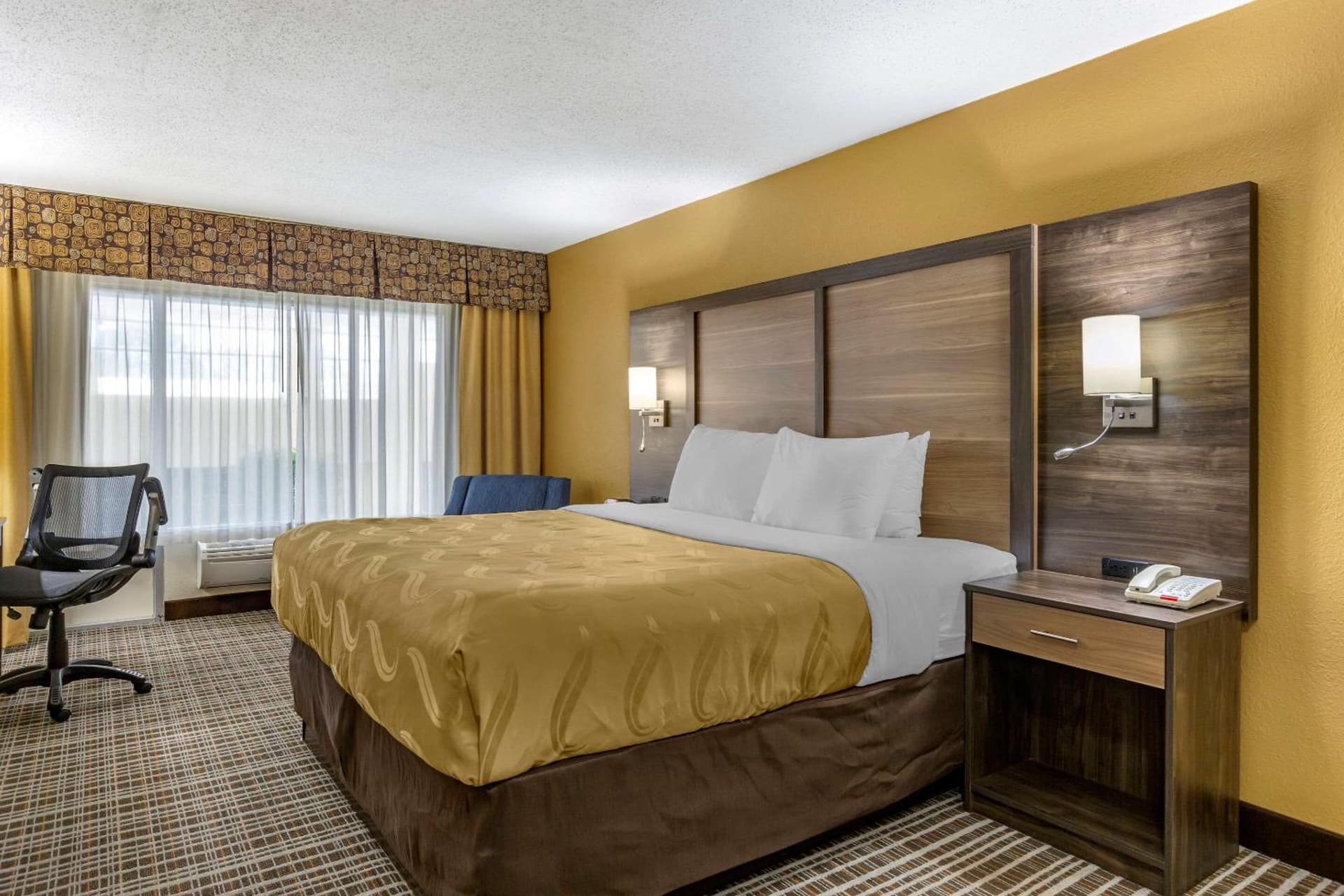 Quality Inn & Suites - Greensboro-High Point interior in Greensboro, NC — gallery photo 2