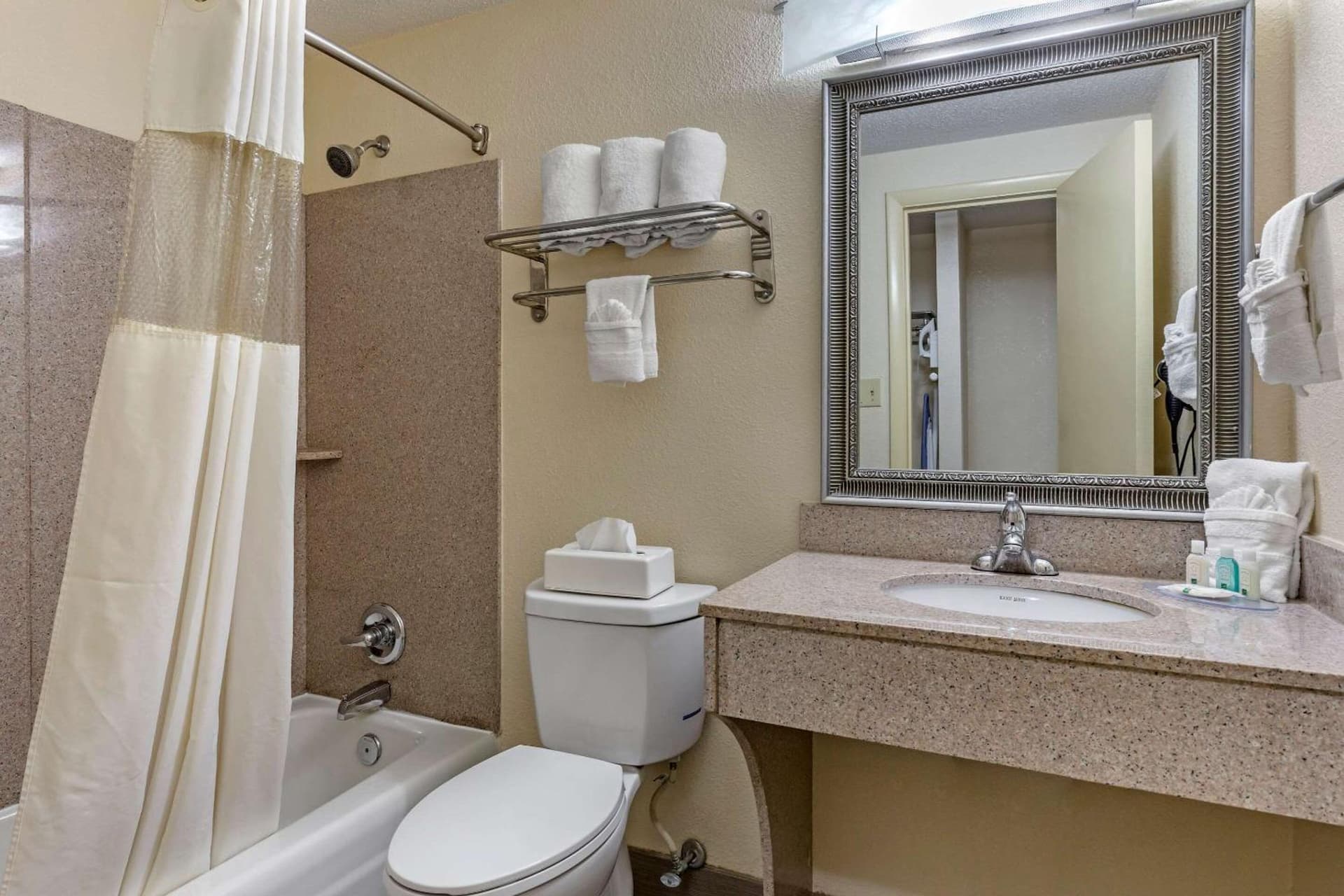 Quality Inn & Suites - Greensboro-High Point gallery photo in Greensboro, NC — image 24