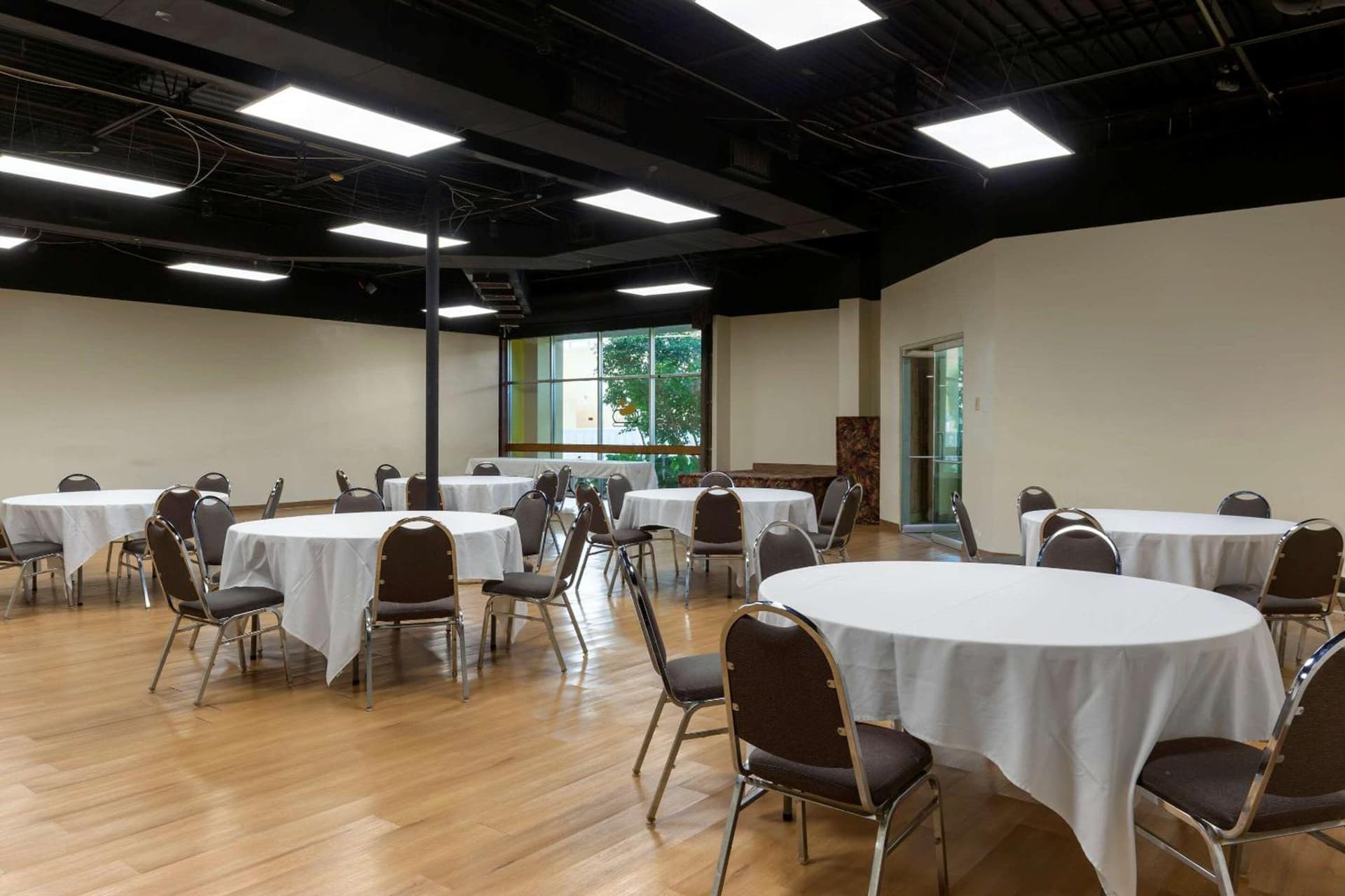 Quality Inn & Suites - Greensboro-High Point gallery photo in Greensboro, NC — image 11