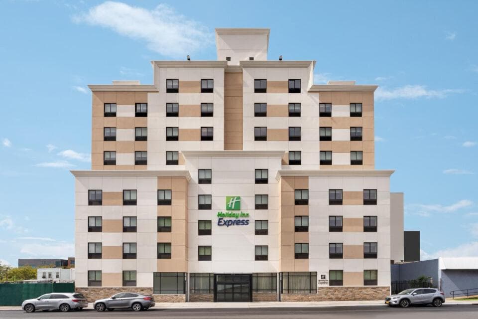Holiday Inn Express - Jamaica - JFK AirTrain - NYC by IHG property views in Queens, NY — gallery photo 3