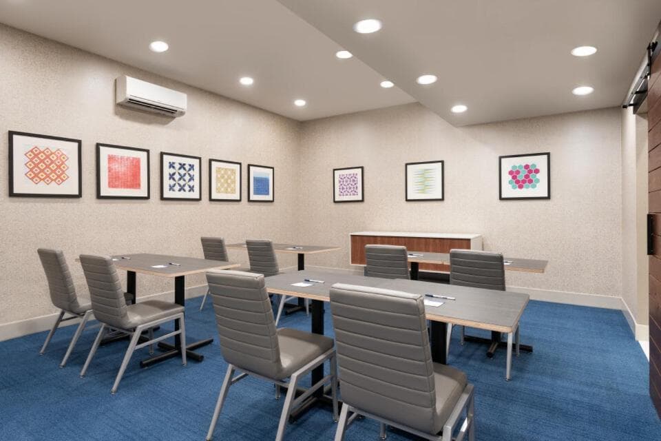 Holiday Inn Express - Jamaica - JFK AirTrain - NYC by IHG gallery photo in Queens, NY — image 9