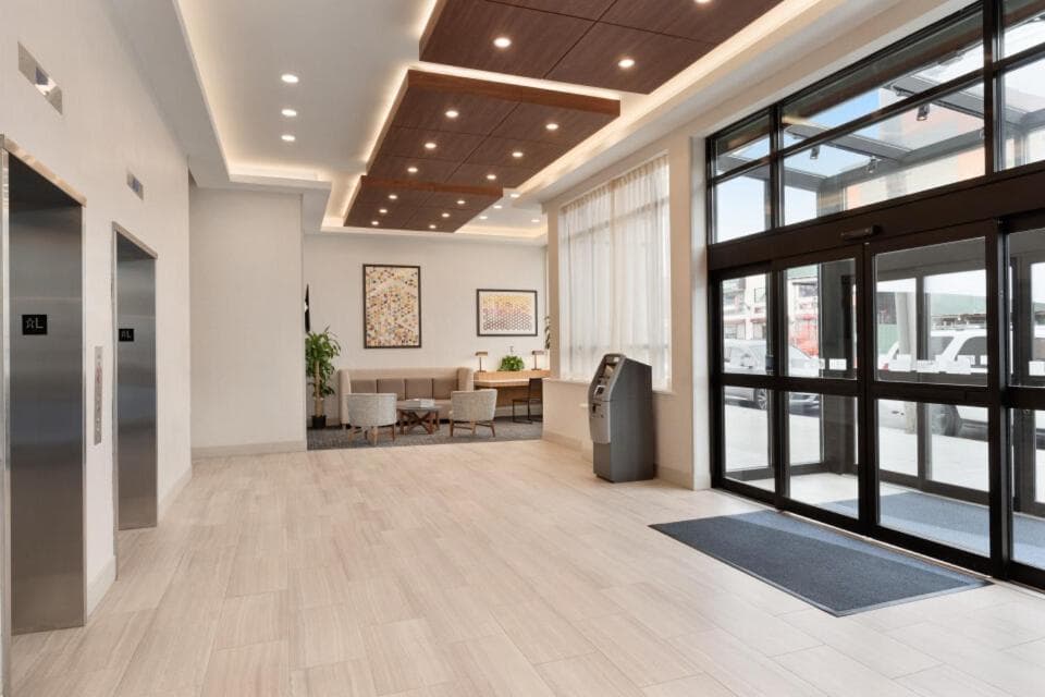 Holiday Inn Express - Jamaica - JFK AirTrain - NYC by IHG gallery photo in Queens, NY — image 45