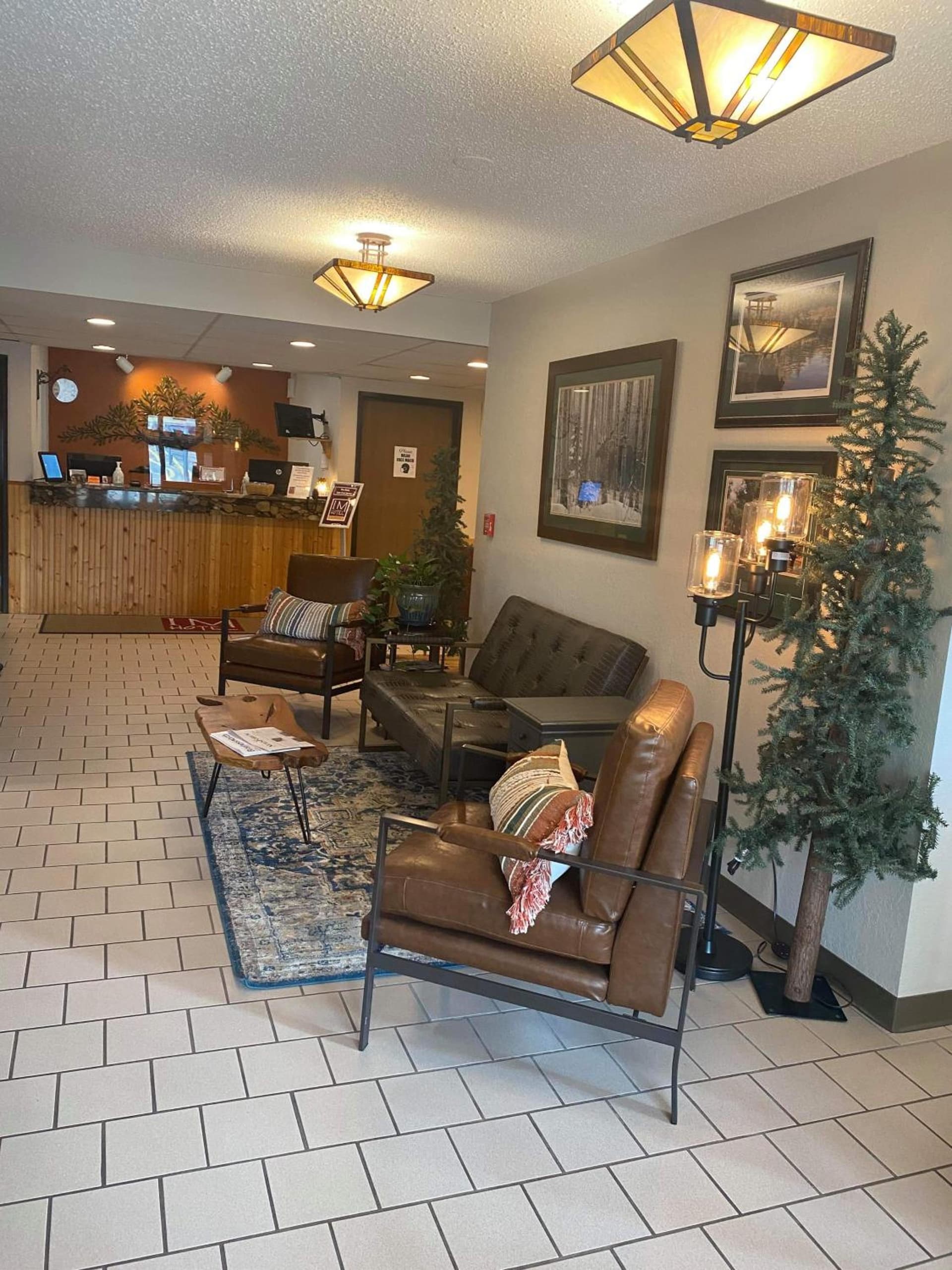 I M Hotel by Timberlake interior in Grand Rapids, MN — gallery photo 2