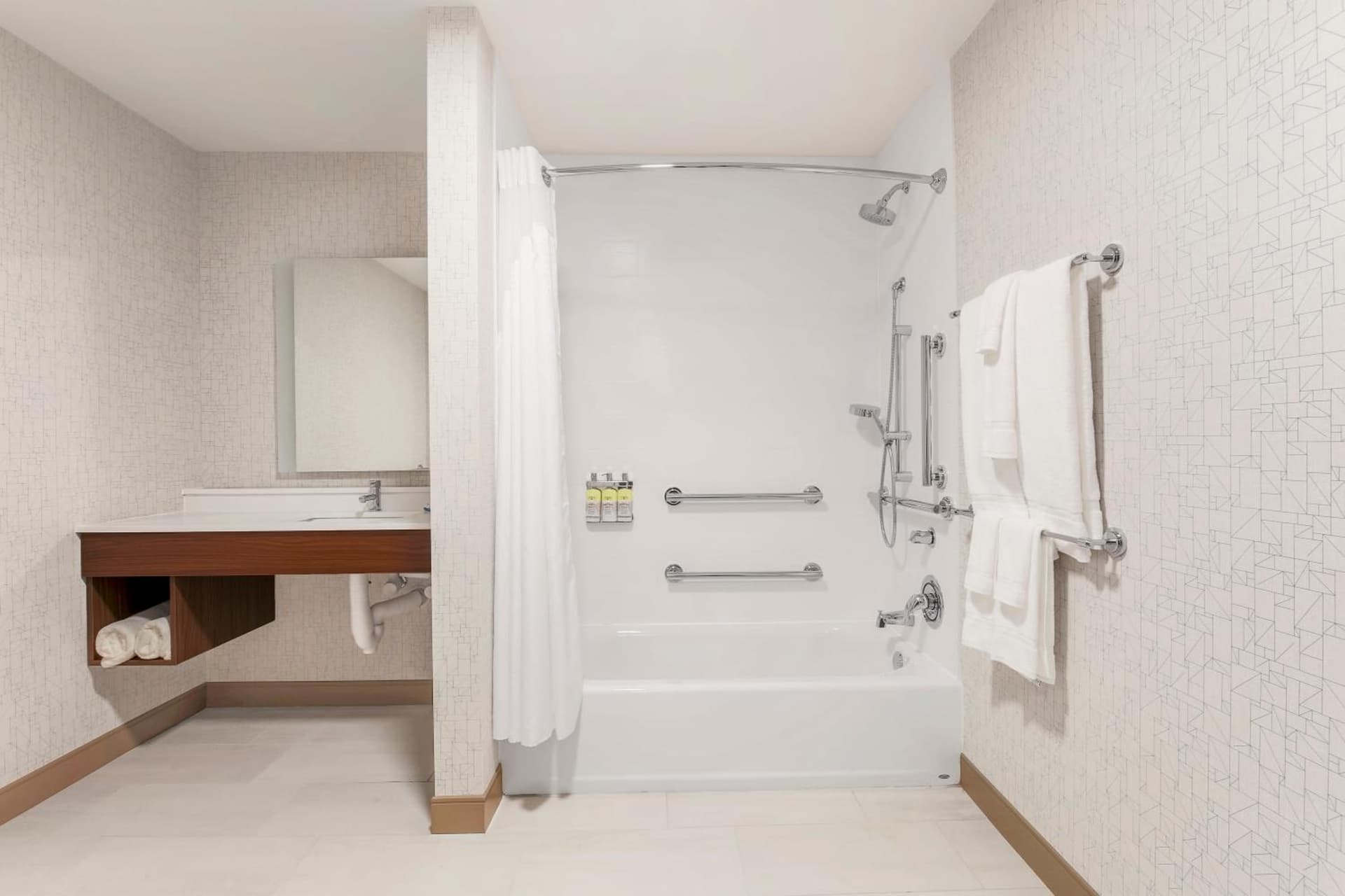 Holiday Inn Express & Suites Chicago O'Hare Airport by IHG gallery photo in Des Plaines, IL — image 9