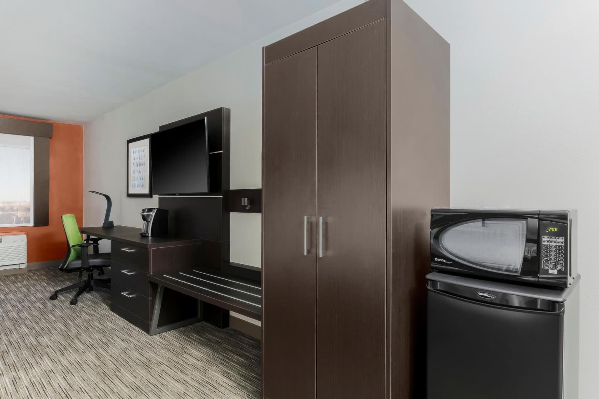Holiday Inn Express & Suites Chicago O'Hare Airport by IHG gallery photo in Des Plaines, IL — image 47