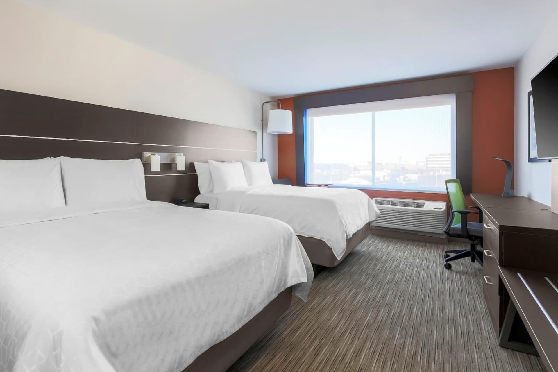 Holiday Inn Express & Suites Chicago O'Hare Airport by IHG gallery photo in Des Plaines, IL — image 4