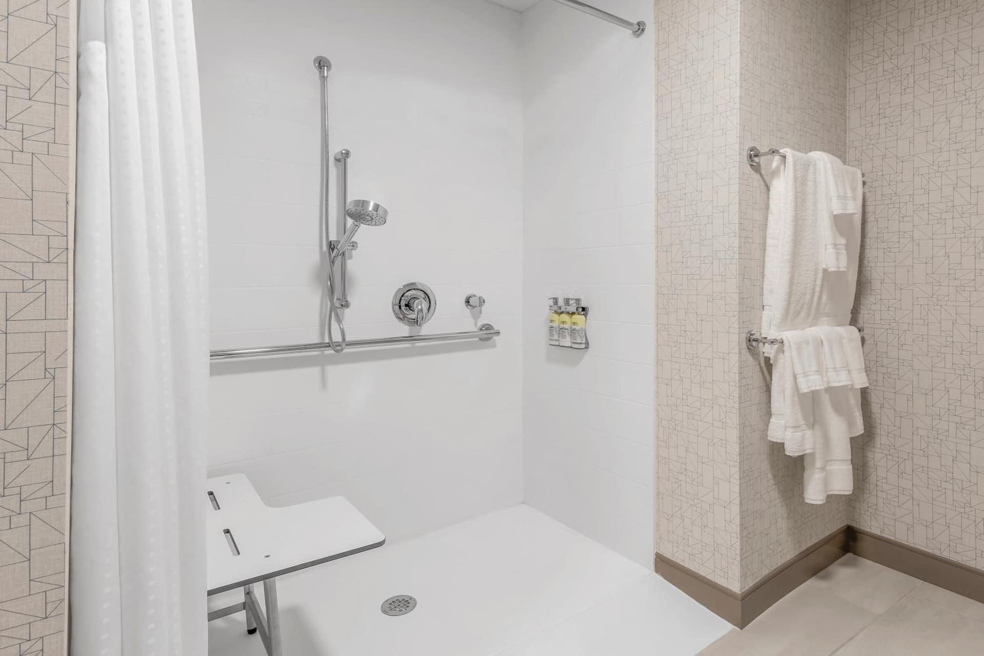 Holiday Inn Express & Suites Chicago O'Hare Airport by IHG gallery photo in Des Plaines, IL — image 26