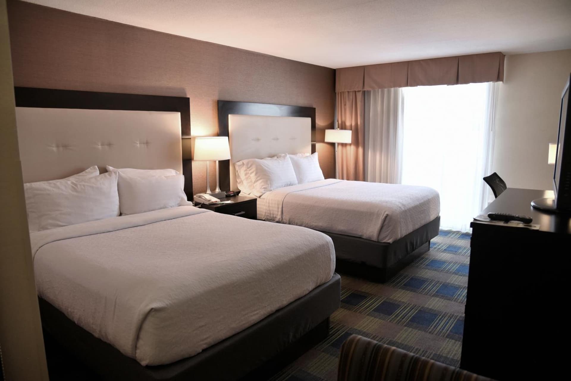 Spark By Hilton Akron Fairlawn interior in Montrose, OH — gallery photo 2