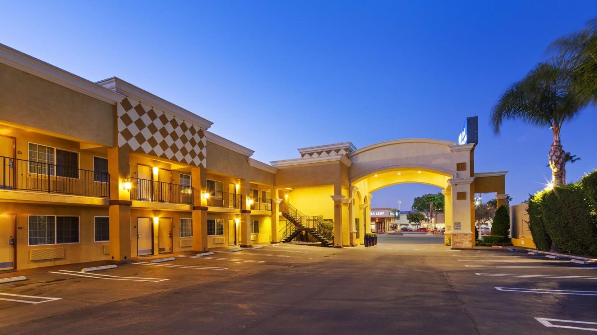 Best Western Woodland Hills interior in Woodland Hills, CA — gallery photo 2