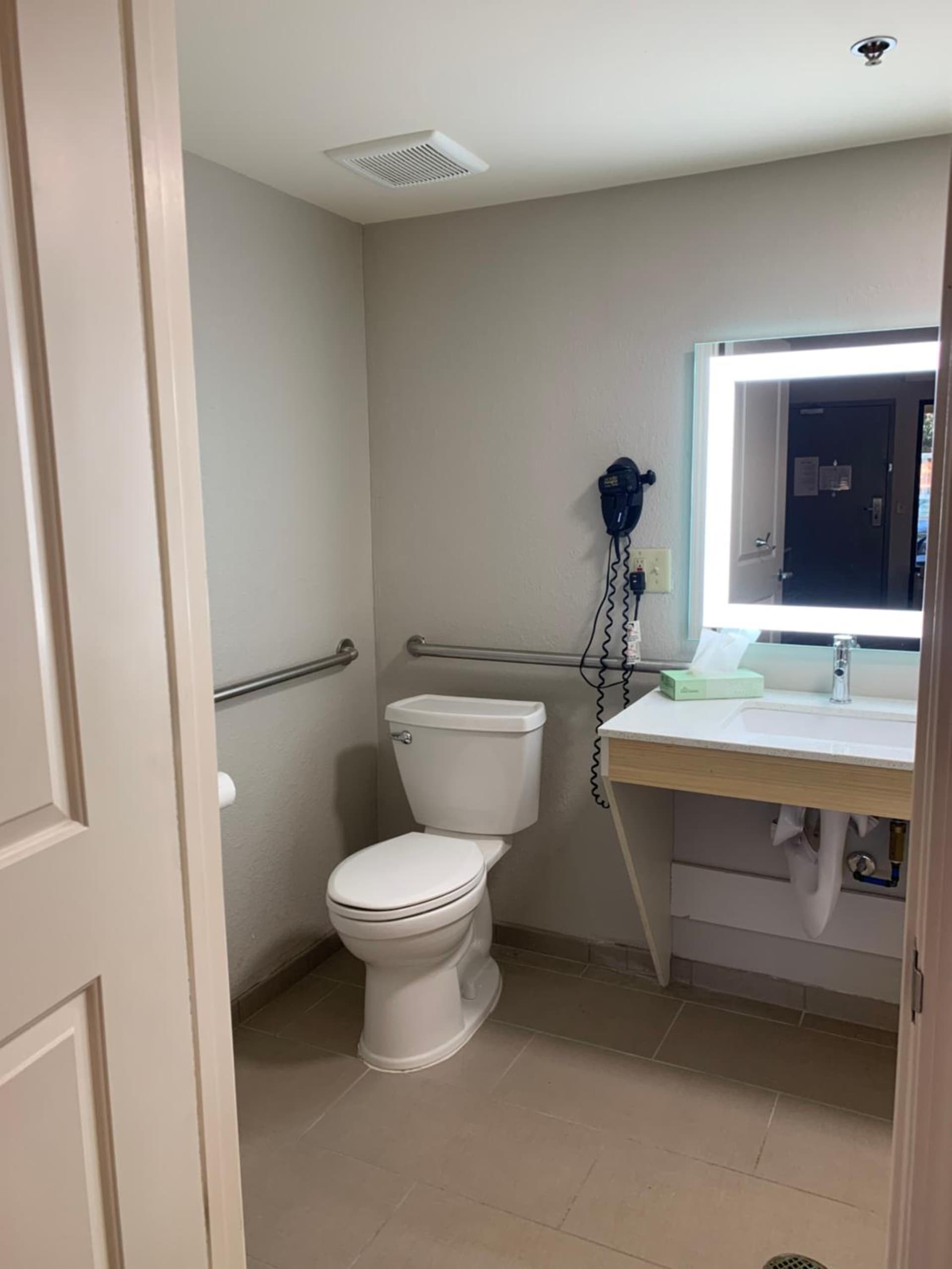 Days Inn by Wyndham Atlanta Stone Mountain interior in Stone Mountain, GA — gallery photo 2