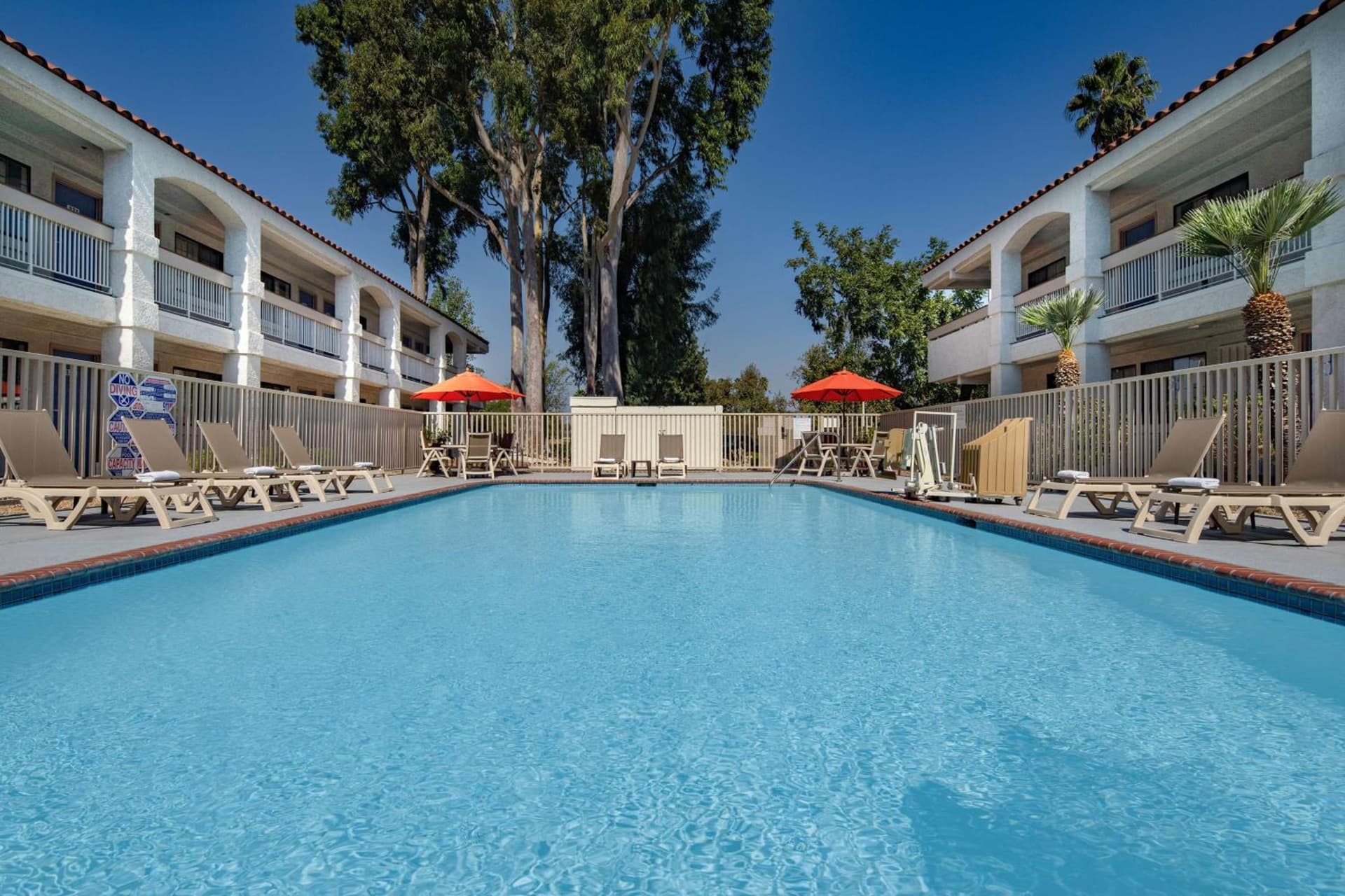 Motel 6-Thousand Oaks, CA interior in Thousand Oaks, CA — gallery photo 2