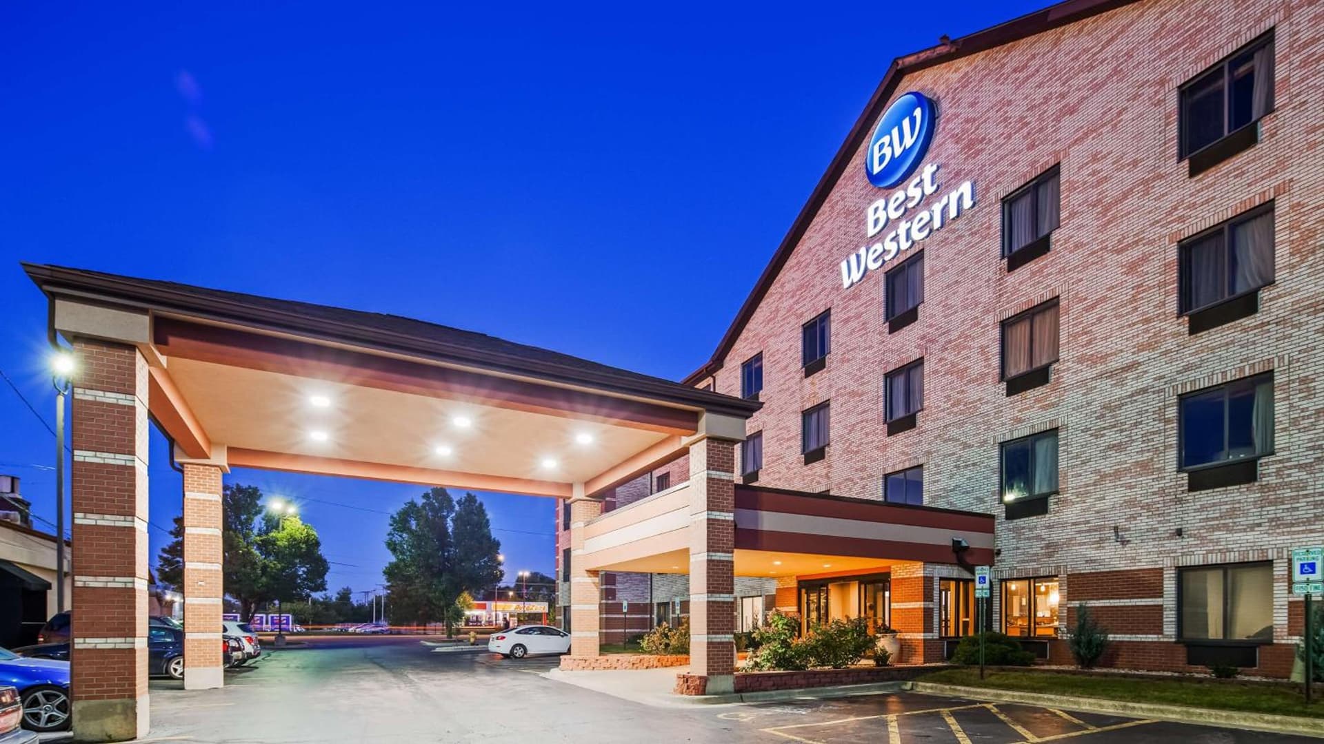 Best Western Inn & Suites - Midway Airport featured exterior or lobby in Burbank, IL — similar hotel