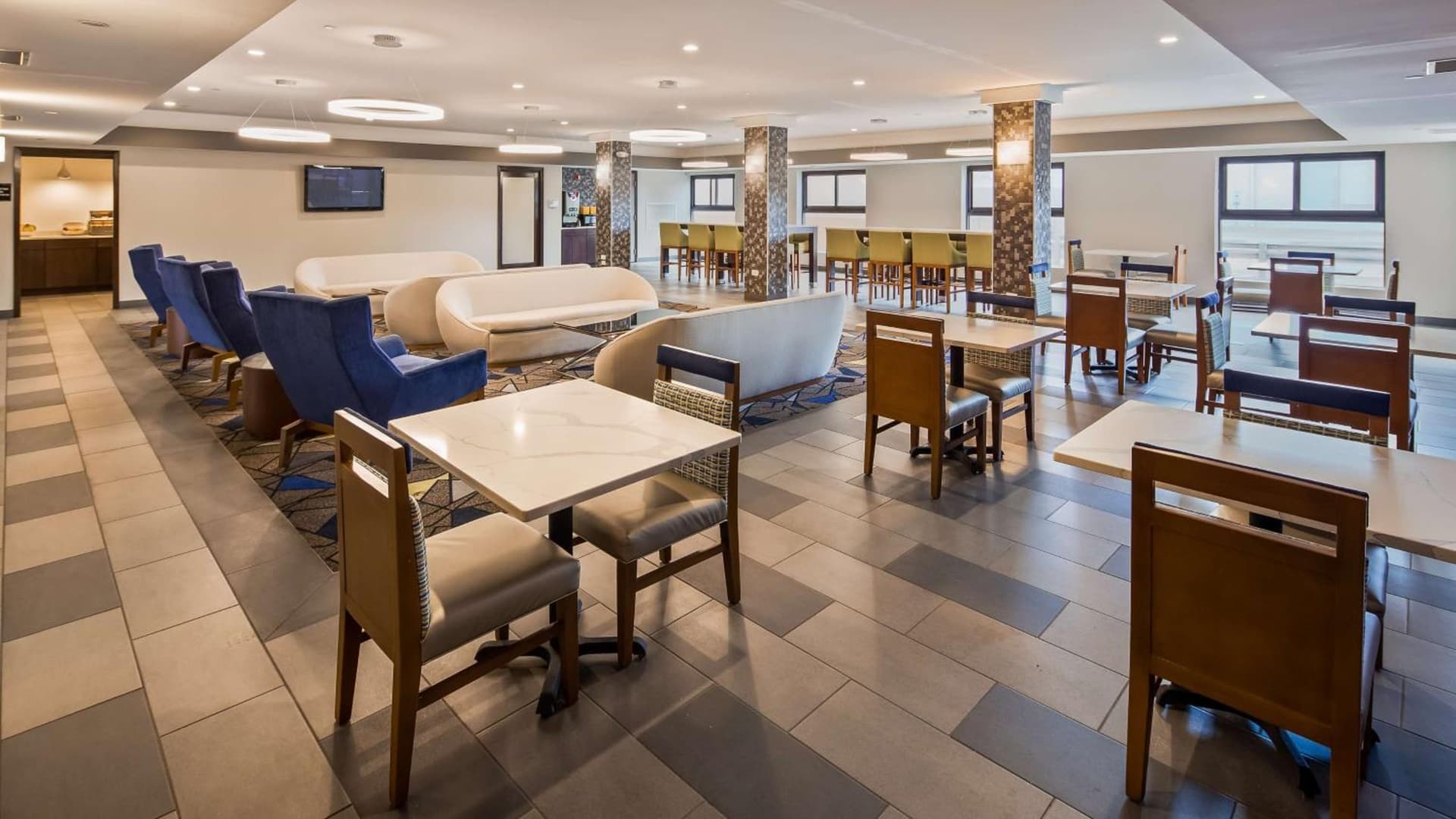 Best Western Inn & Suites - Midway Airport gallery photo in Burbank, IL — image 5