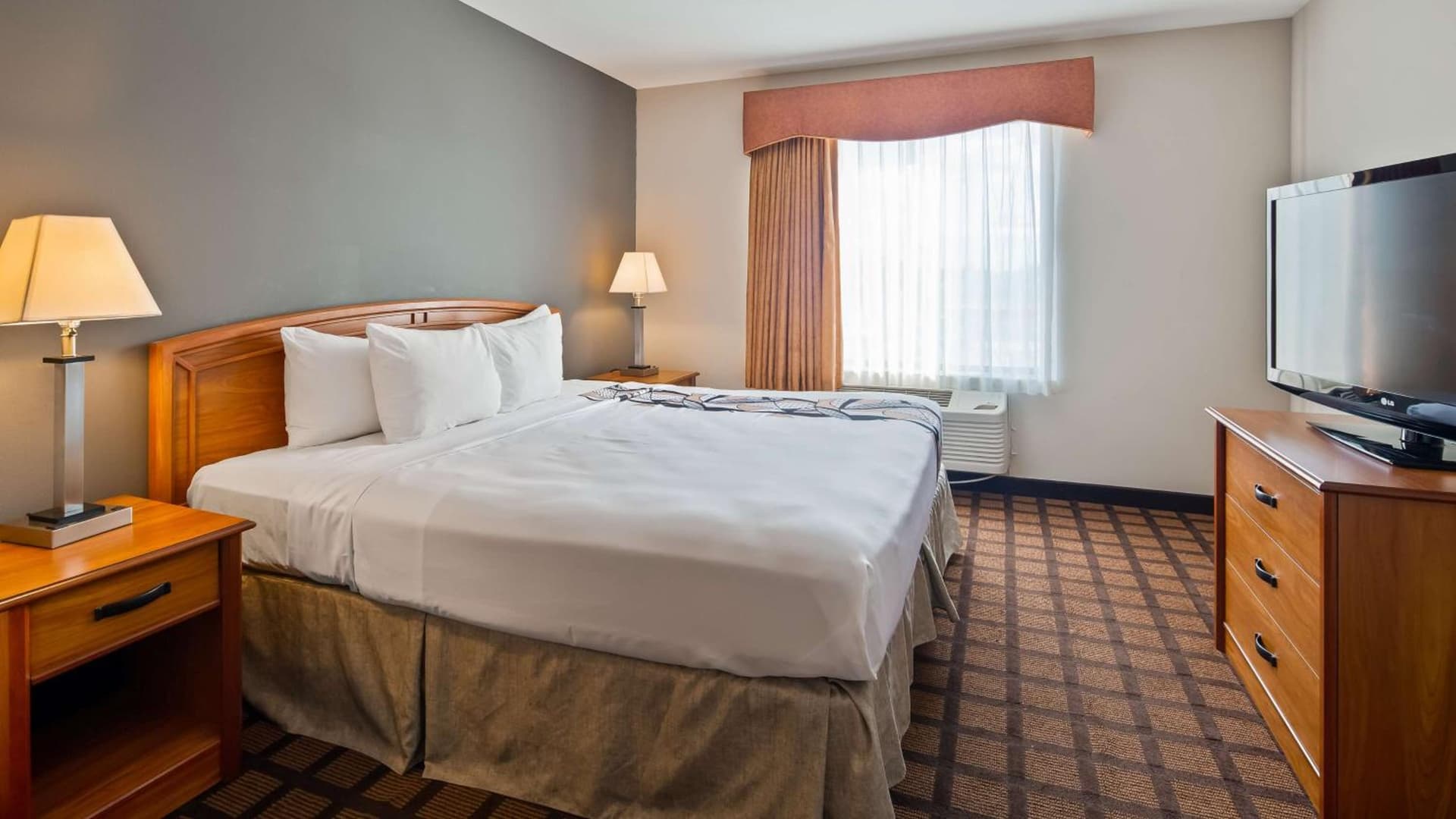 Best Western Inn & Suites - Midway Airport interior in Burbank, IL — gallery photo 2