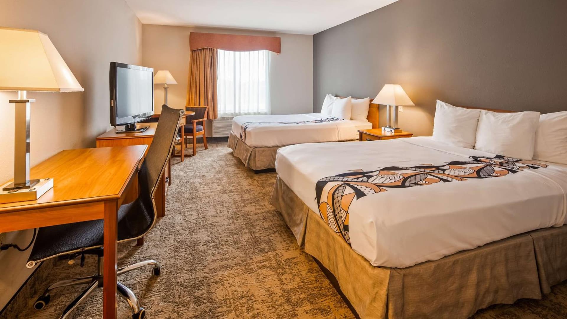 Best Western Inn & Suites - Midway Airport property views in Burbank, IL — gallery photo 3