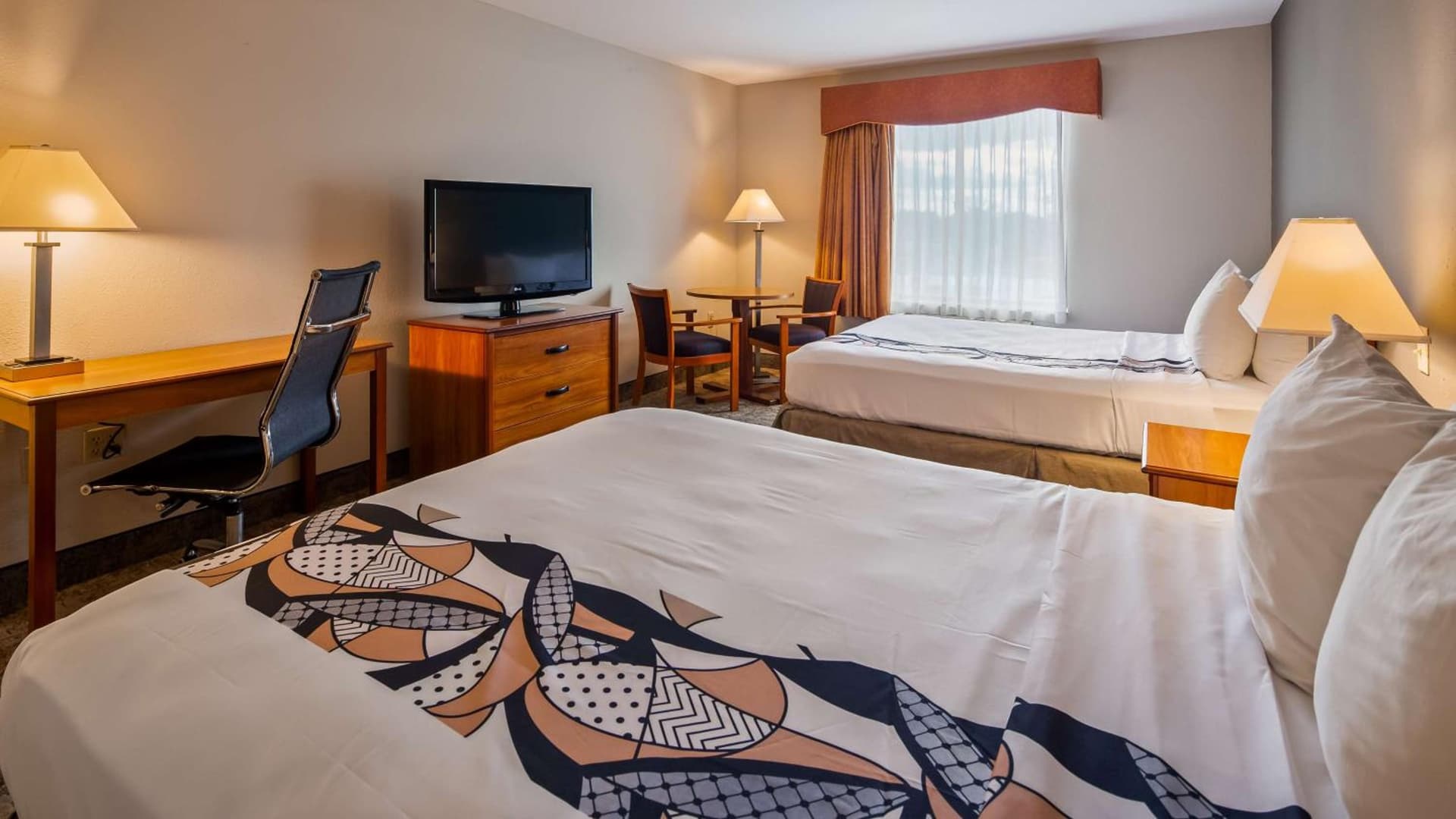 Best Western Inn & Suites - Midway Airport property views in Burbank, IL — gallery photo 3