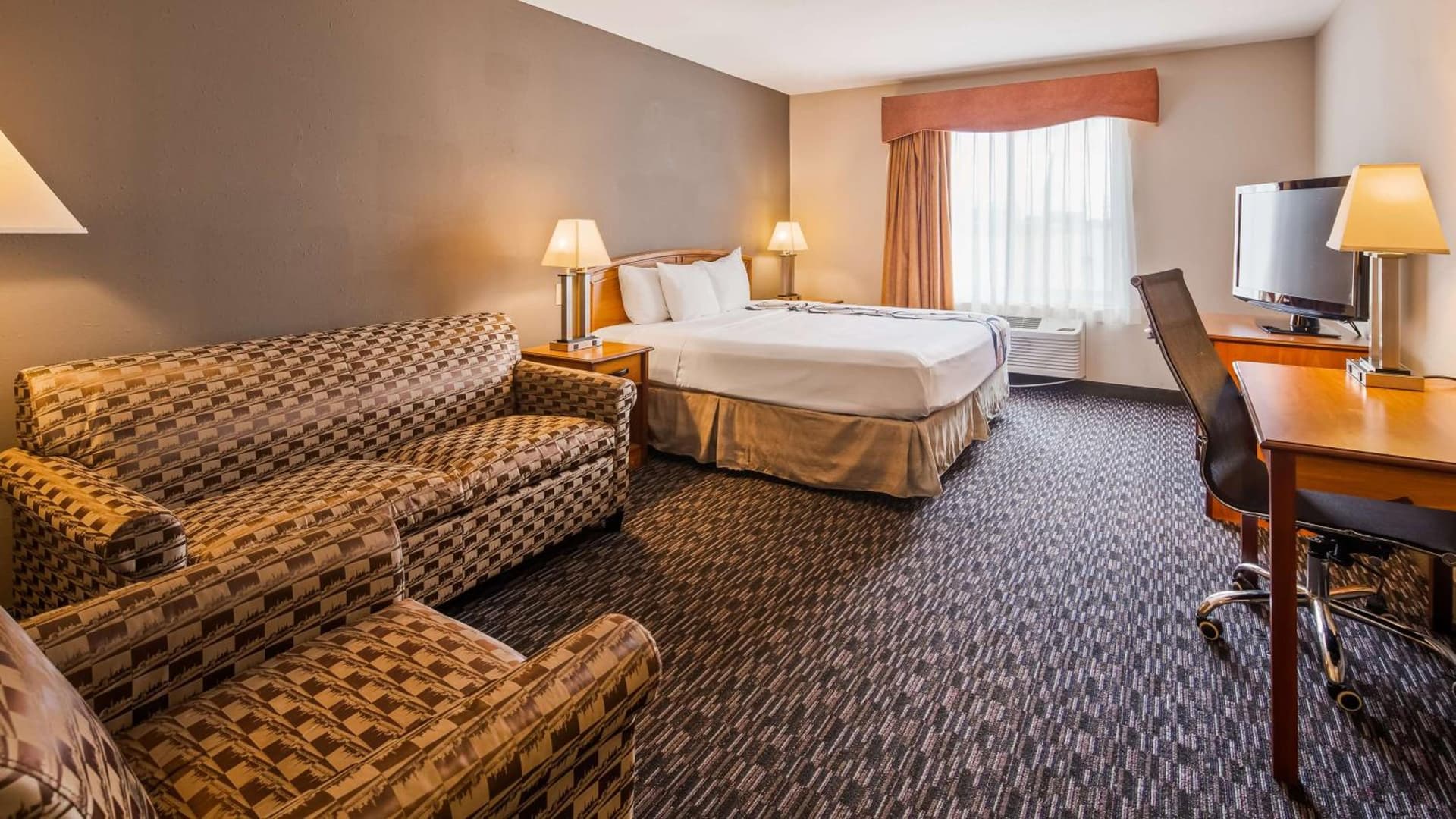 Best Western Inn & Suites - Midway Airport interior in Burbank, IL — gallery photo 2