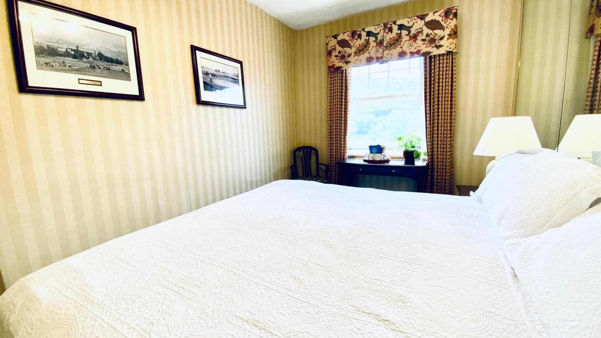 Shawnee Inn and Golf Resort interior in East Stroudsburg, PA — gallery photo 2
