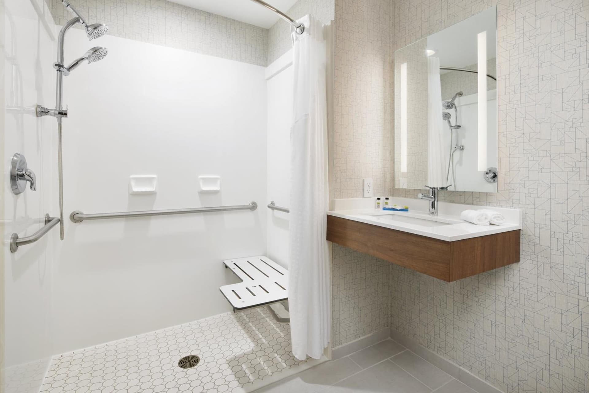 Holiday Inn Express Hotel & Suites Salem by IHG gallery photo in Salem, VA — image 29