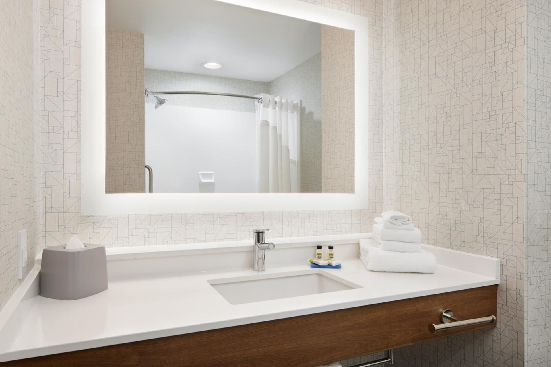 Holiday Inn Express Hotel & Suites Salem by IHG gallery photo in Salem, VA — image 13