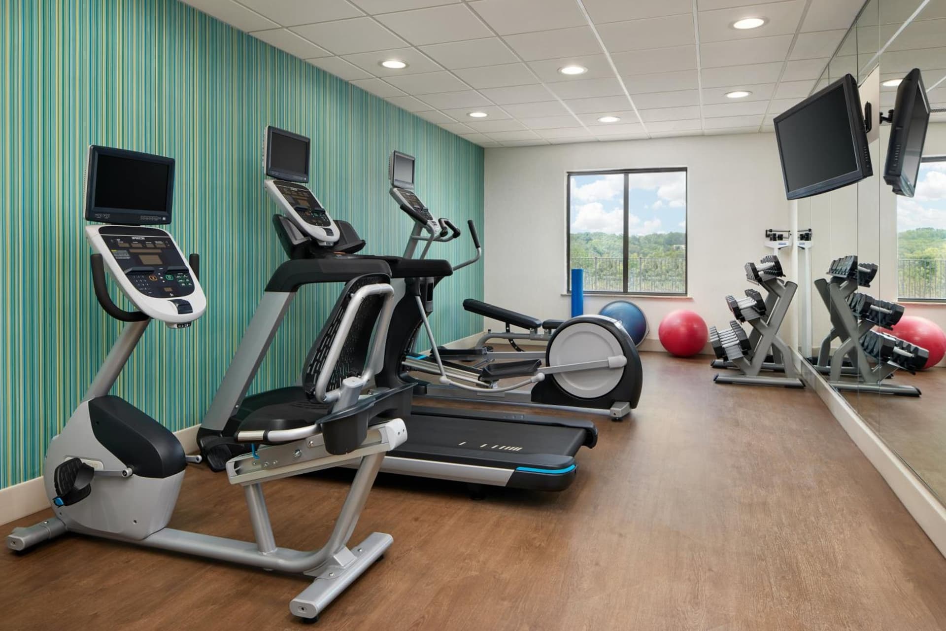 Holiday Inn Express Hotel & Suites Salem by IHG gallery photo in Salem, VA — image 24