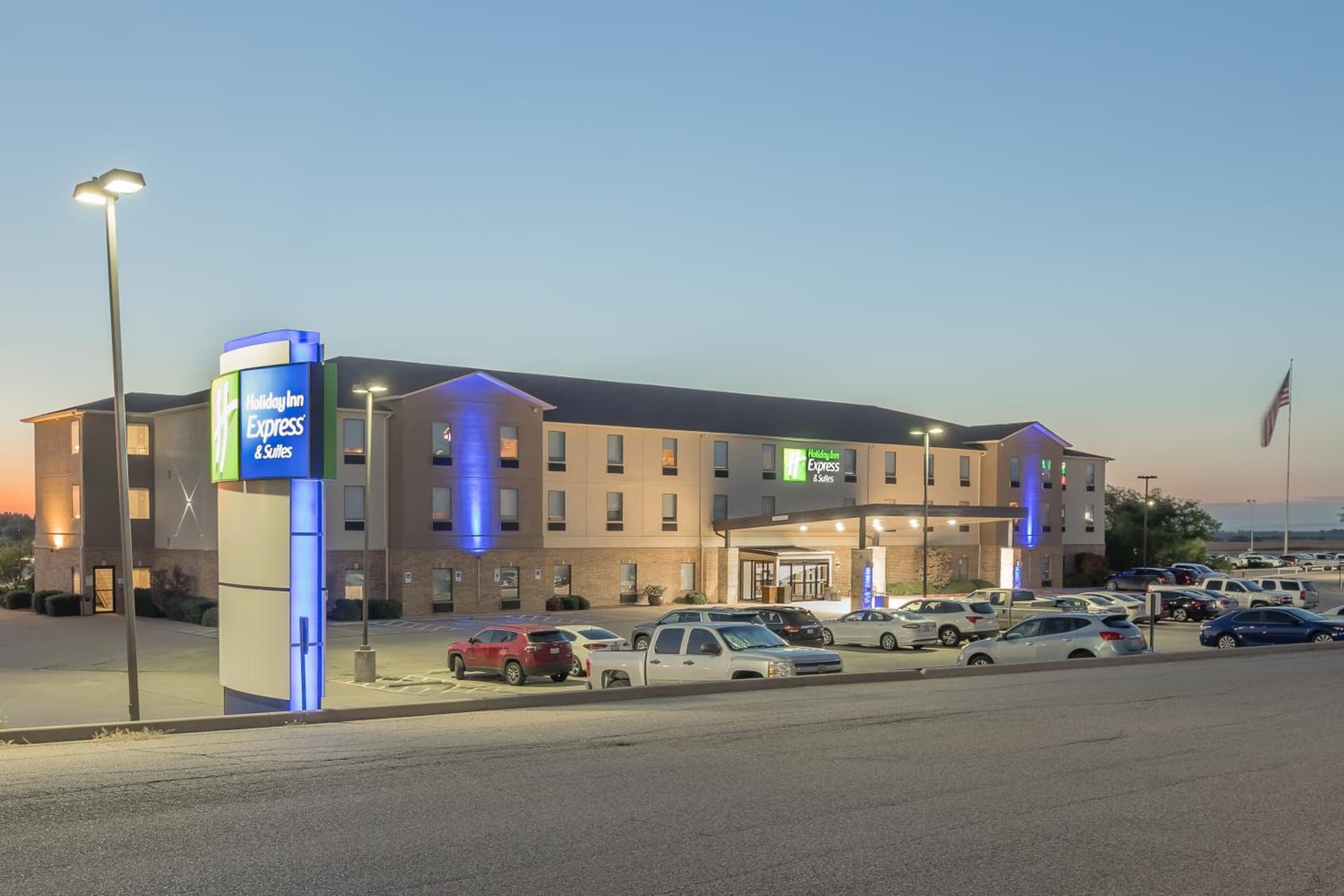 Holiday Inn Express & Suites N Waco Area - West by IHG interior in West, TX — gallery photo 2