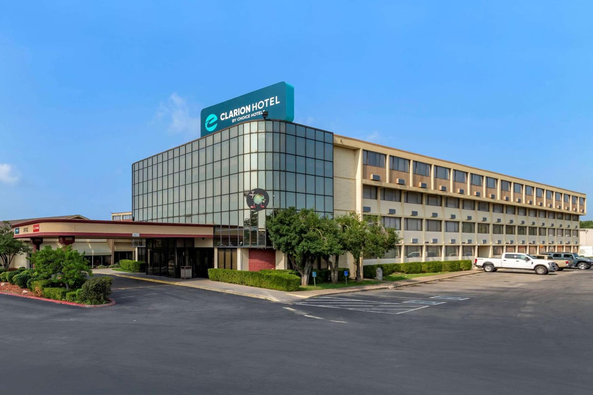 Ramada by Wyndham Tulsa Broken Arrow featured exterior or lobby in Broken Arrow, OK — similar hotel