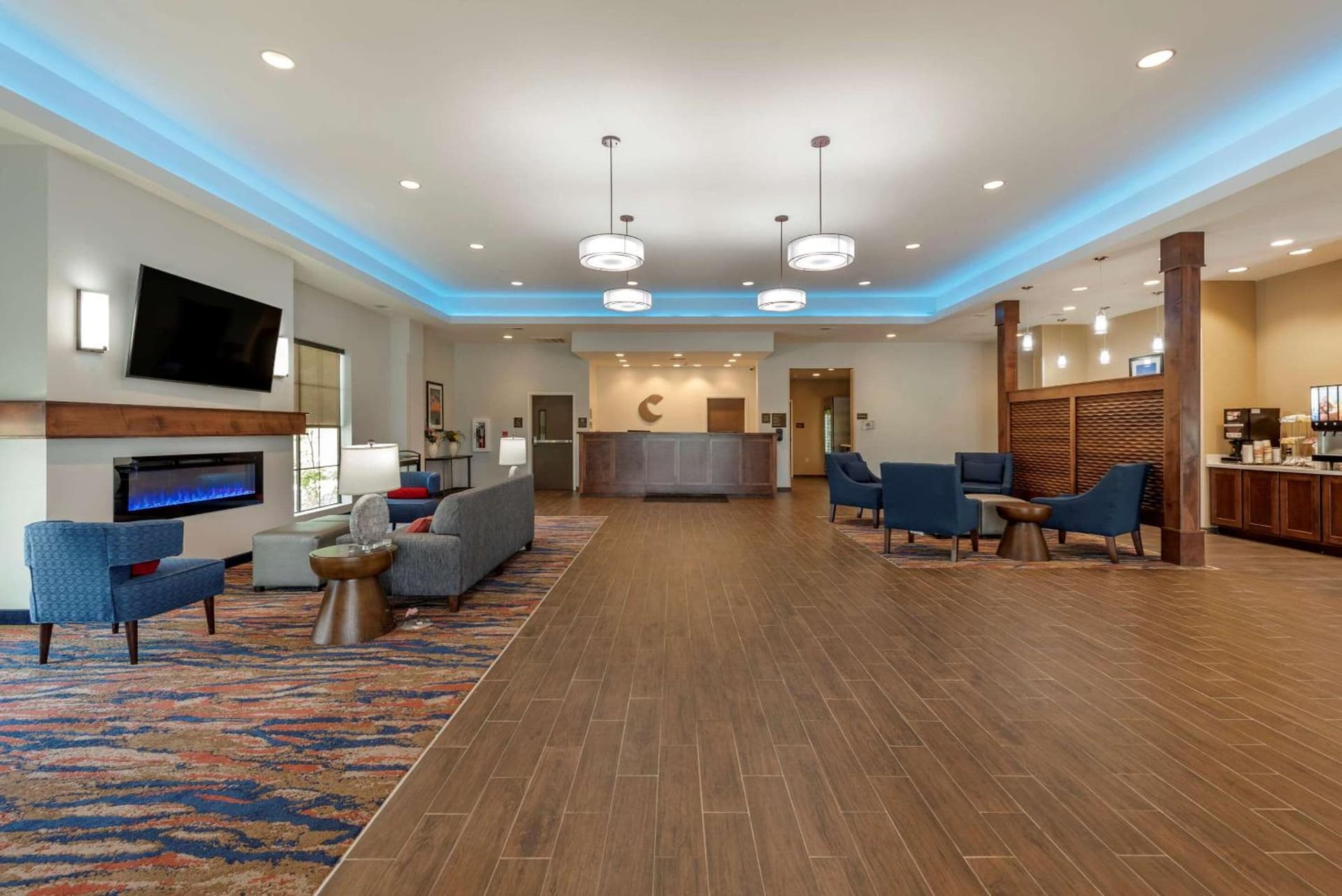 Comfort Suites Dry Ridge interior in Dry Ridge, KY — gallery photo 2