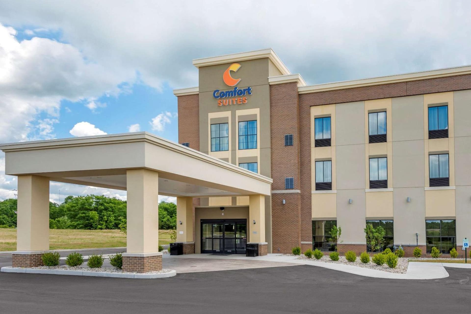 Comfort Suites Dry Ridge property views in Dry Ridge, KY — gallery photo 3