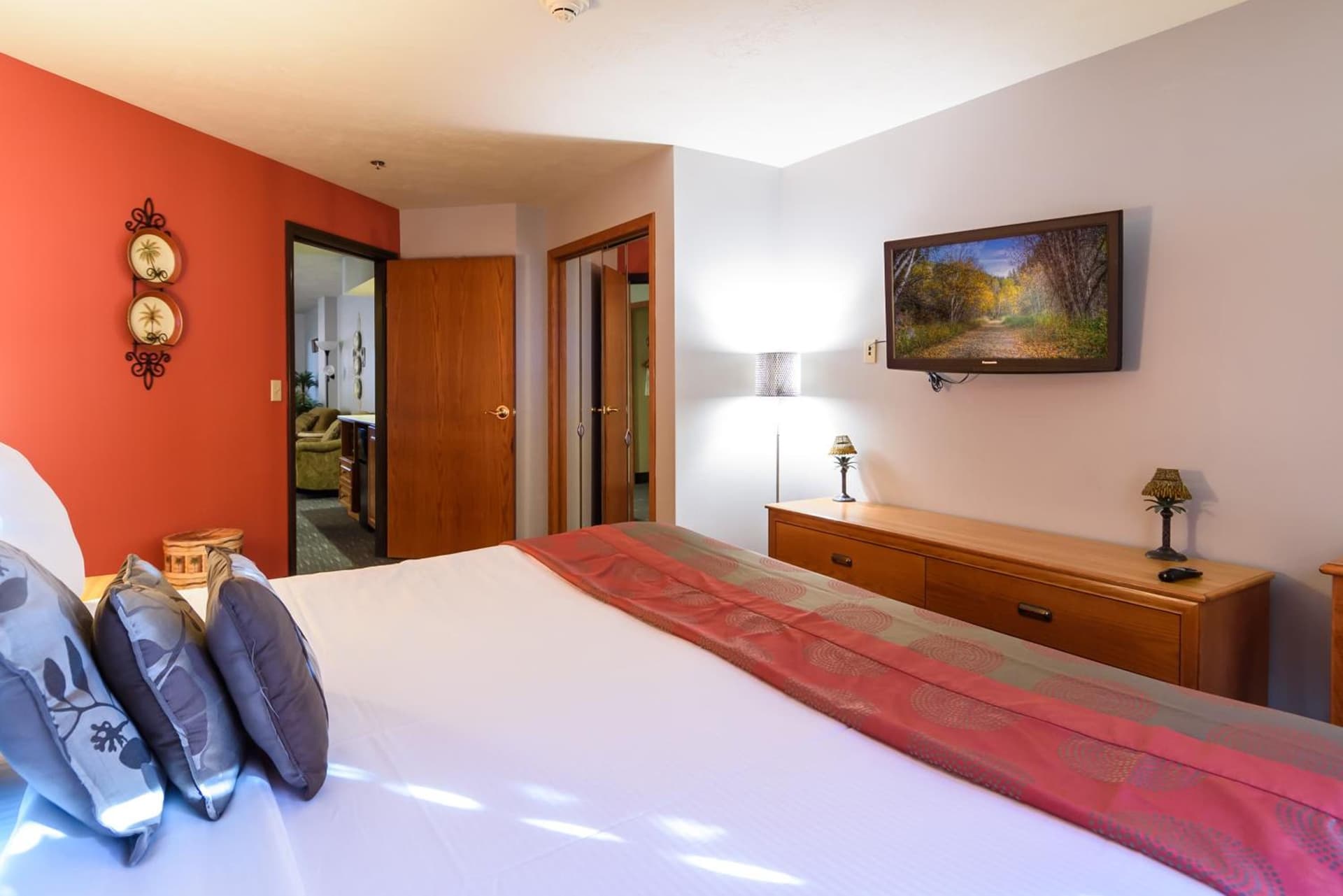 Ramada by Wyndham Sioux Falls Airport - Waterpark Resort & Event Center gallery photo in Sioux Falls, SD — image 60