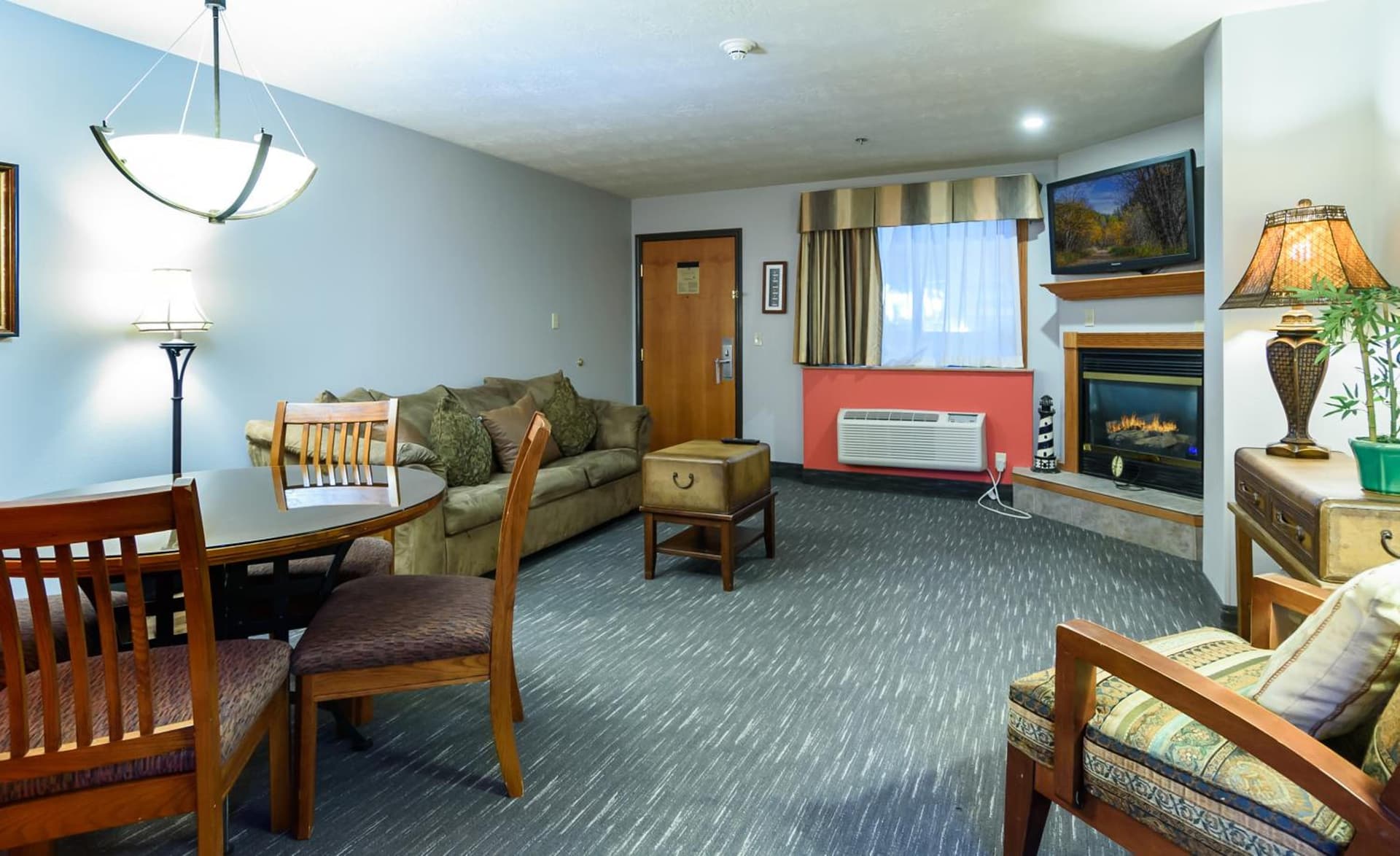 Ramada by Wyndham Sioux Falls Airport - Waterpark Resort & Event Center gallery photo in Sioux Falls, SD — image 139