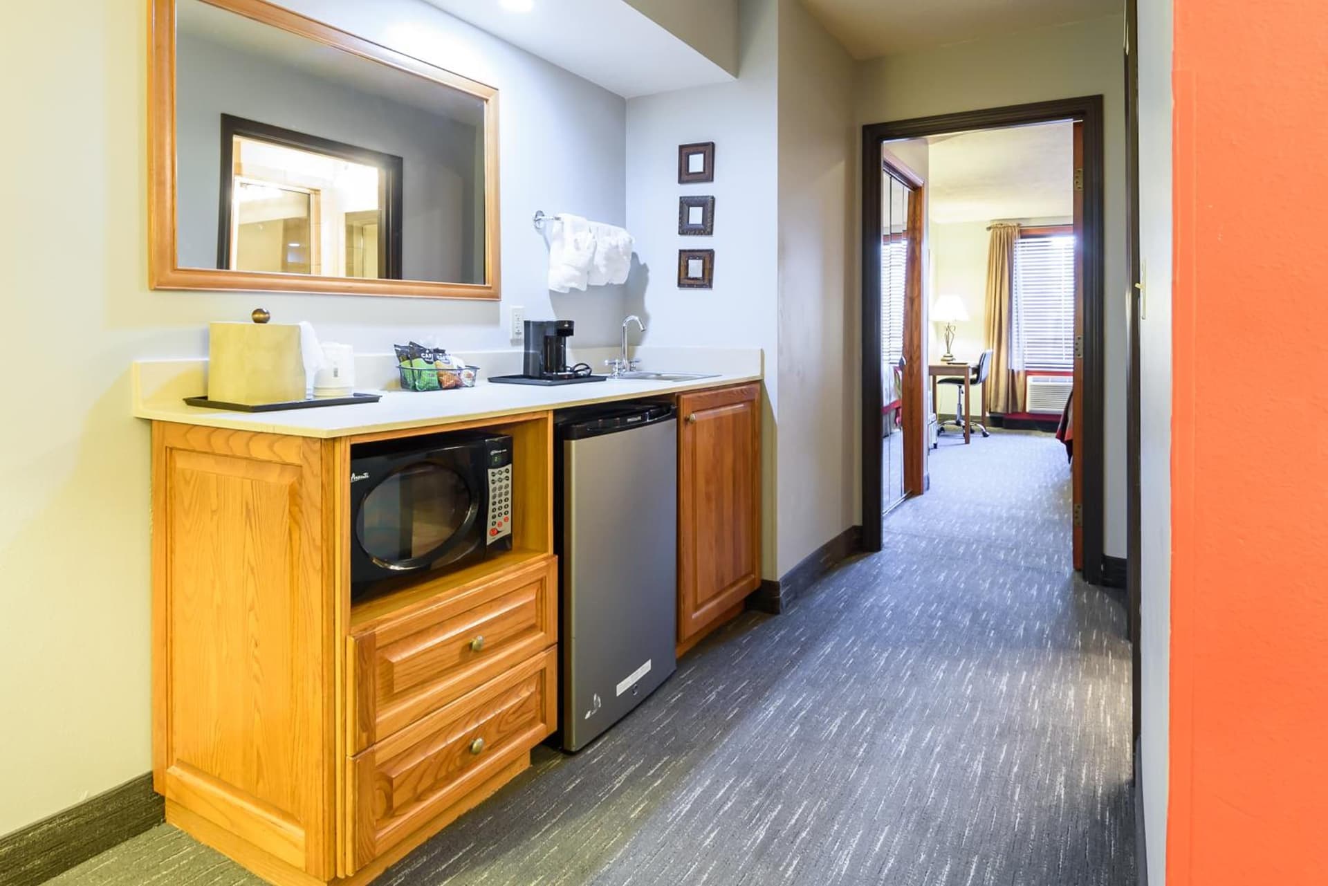 Ramada by Wyndham Sioux Falls Airport - Waterpark Resort & Event Center gallery photo in Sioux Falls, SD — image 22