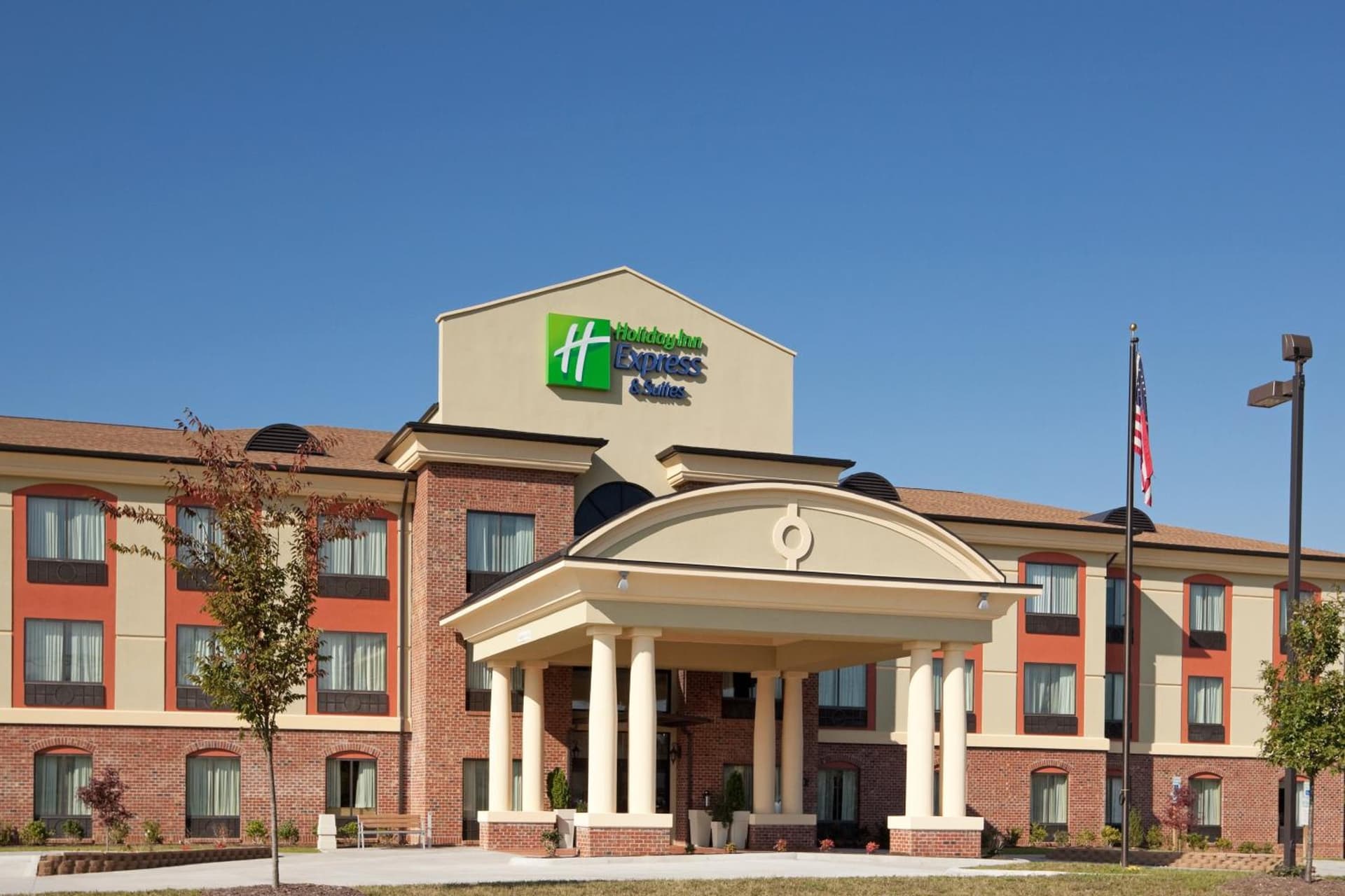 Holiday Inn Express Hotel & Suites Salem by IHG interior in Salem, VA — gallery photo 2