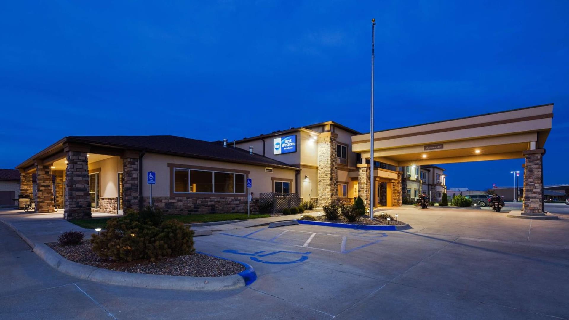 Best Western El-Quartelejo Inn & Suites featured exterior or lobby in Scott City, KS — similar hotel