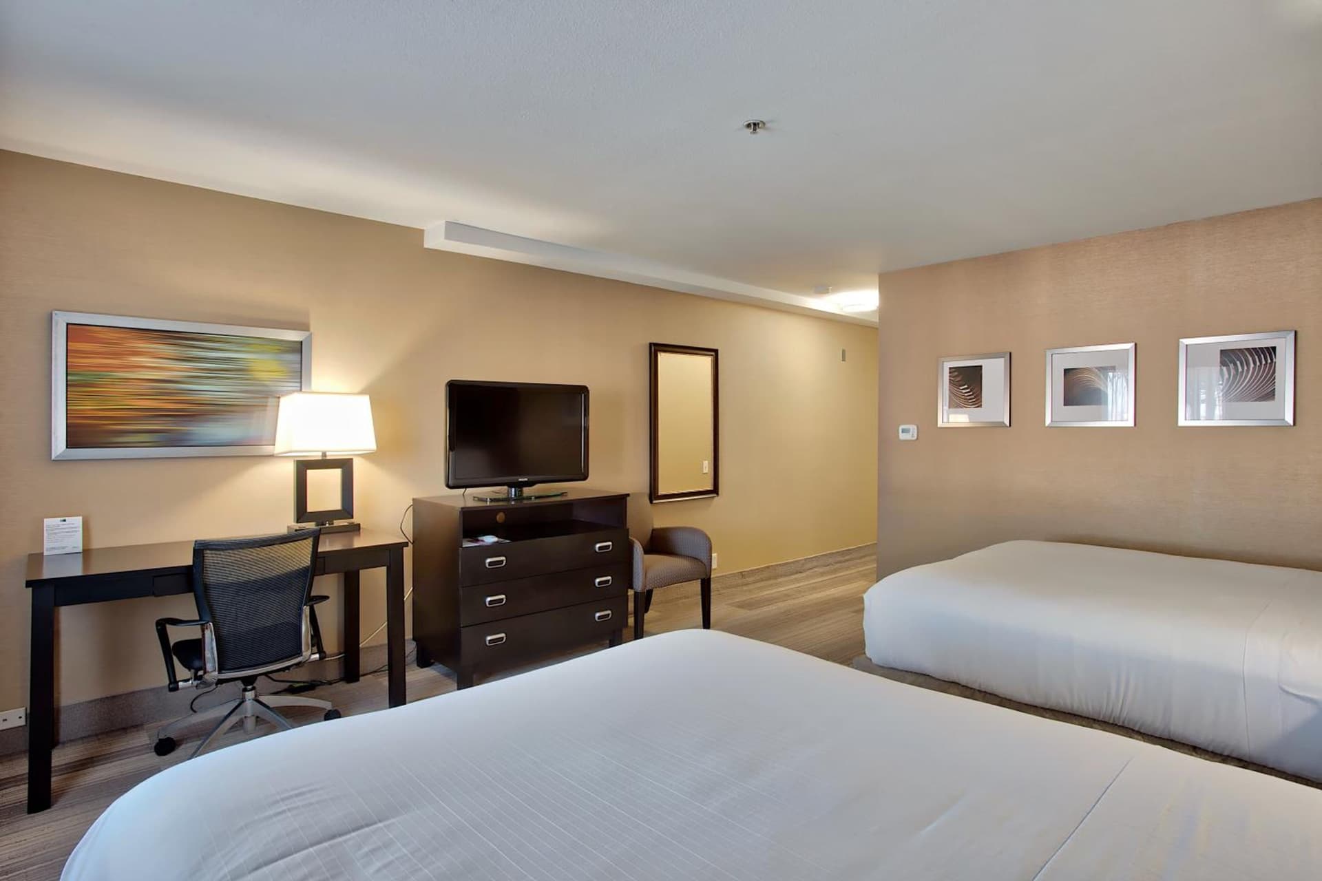 Hampton Inn by Hilton Costa Mesa Newport Beach gallery photo in Costa Mesa, CA — image 7