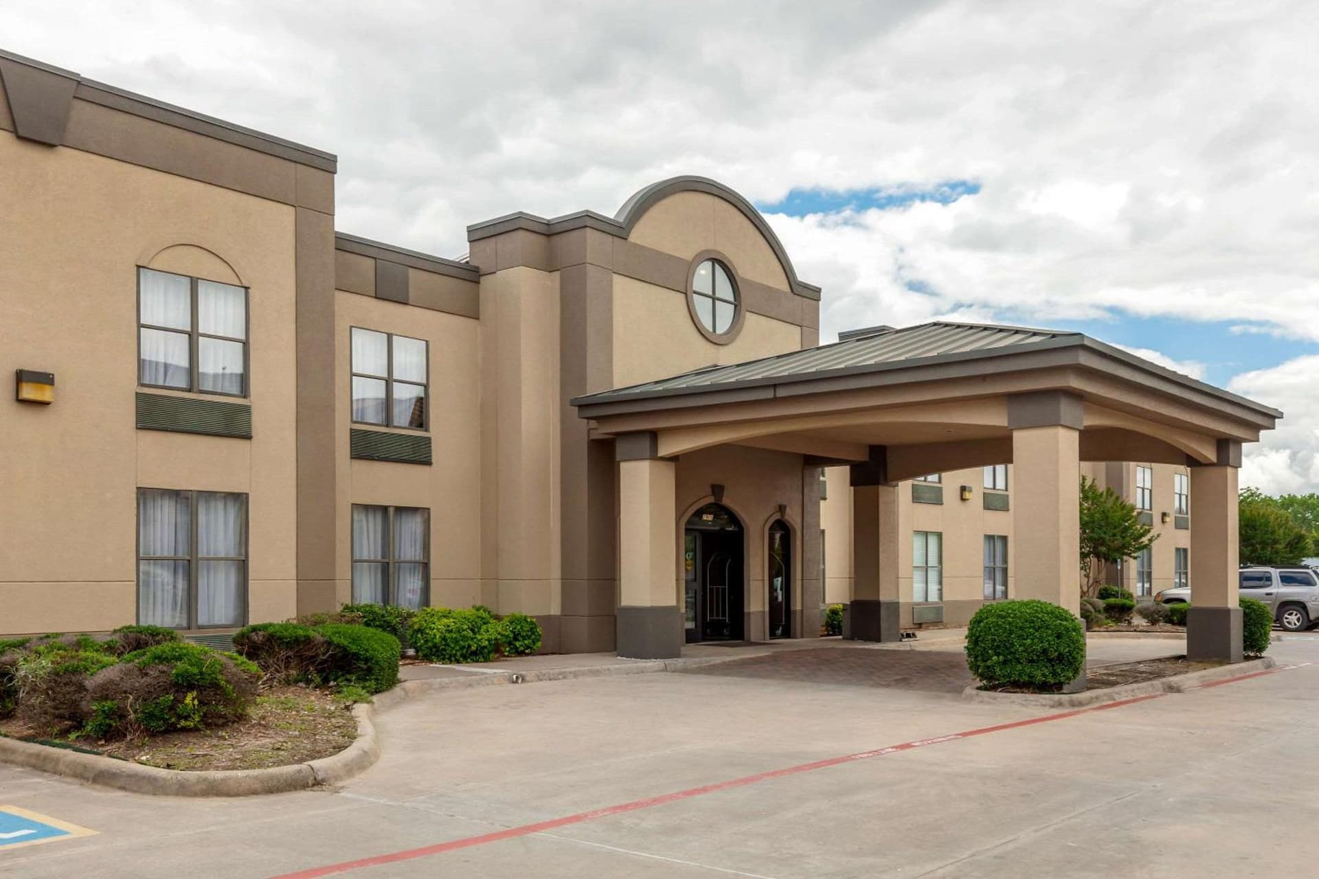 Quality Suites Sherman property views in Sherman, TX — gallery photo 3