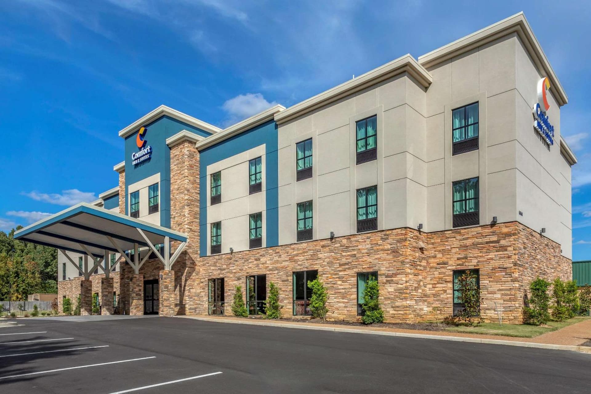 Comfort Inn & Suites Olive Branch Old Towne interior in Olive Branch, MS — gallery photo 2
