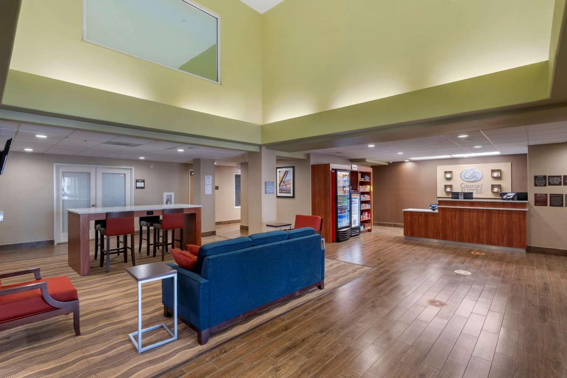 Comfort Suites Marysville-Yuba City interior in Marysville, CA — gallery photo 2