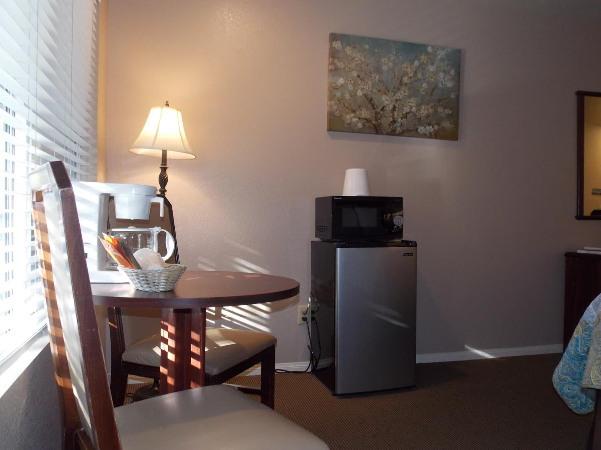 Vintage Lakeside Inn property views in Big Bear Lake, CA — gallery photo 3
