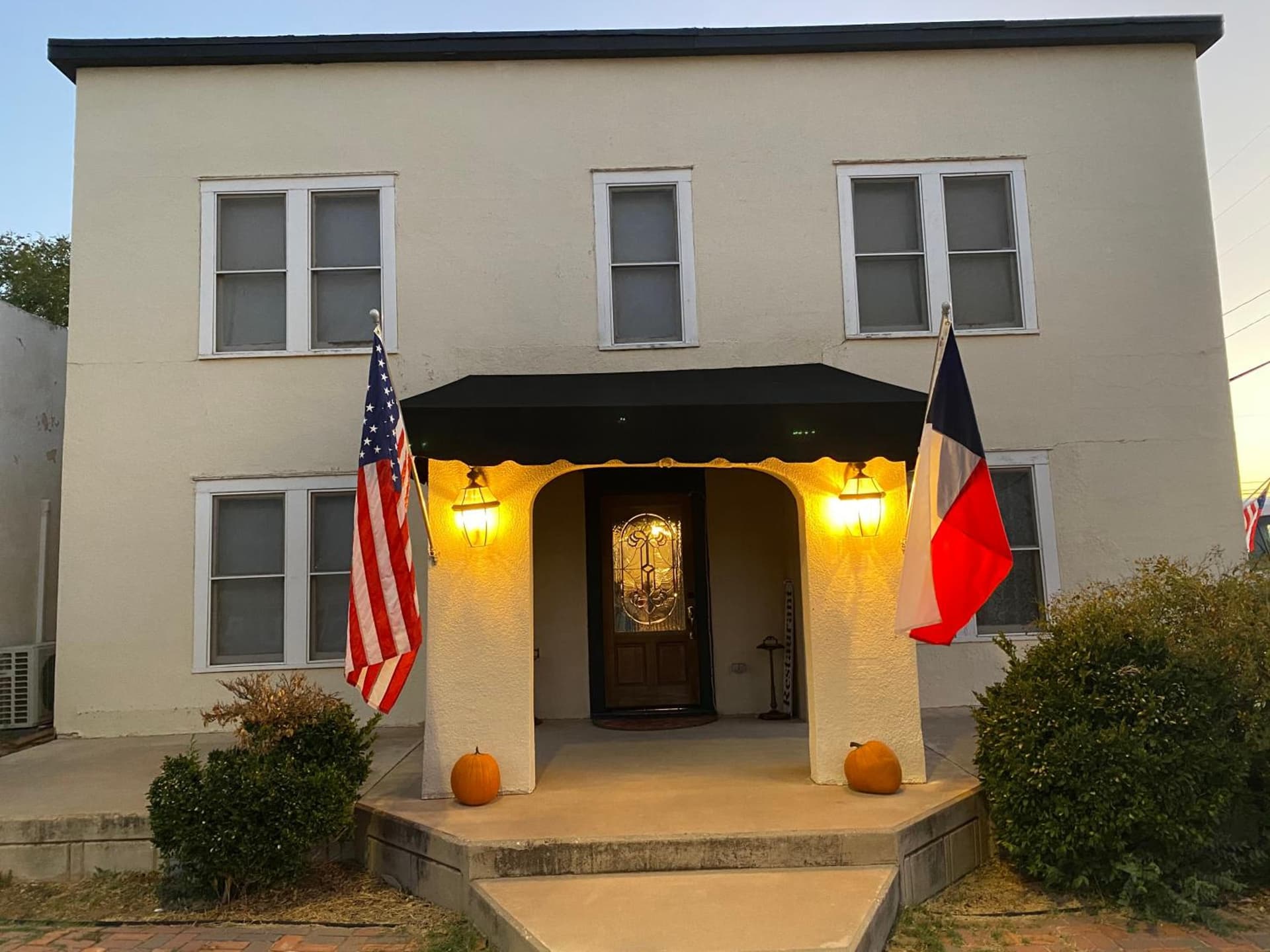 The Hotel Texan featured exterior or lobby in Seagraves, TX — similar hotel